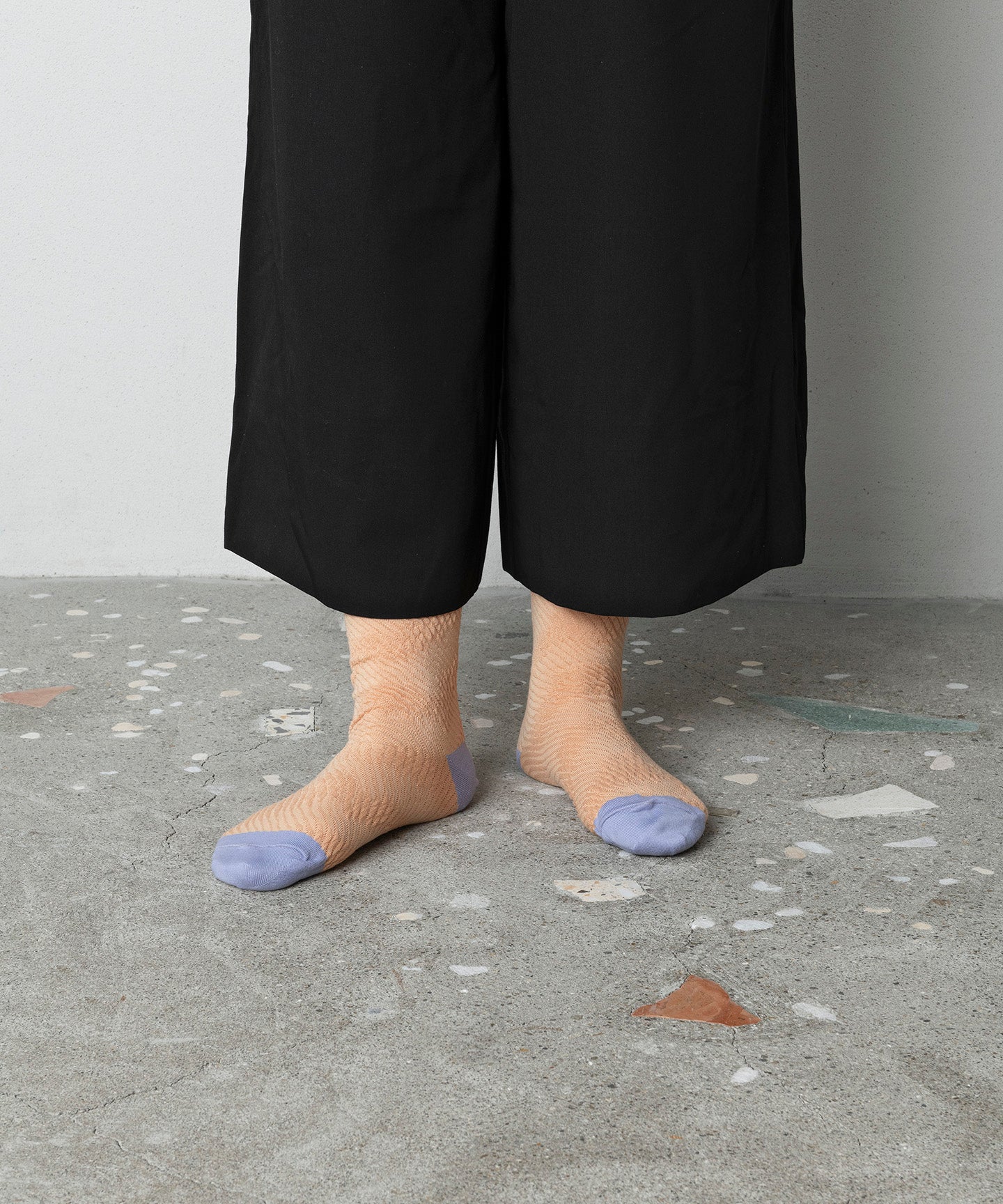 BUMPY BLUR STRIPE SOCKS(UNISEX)