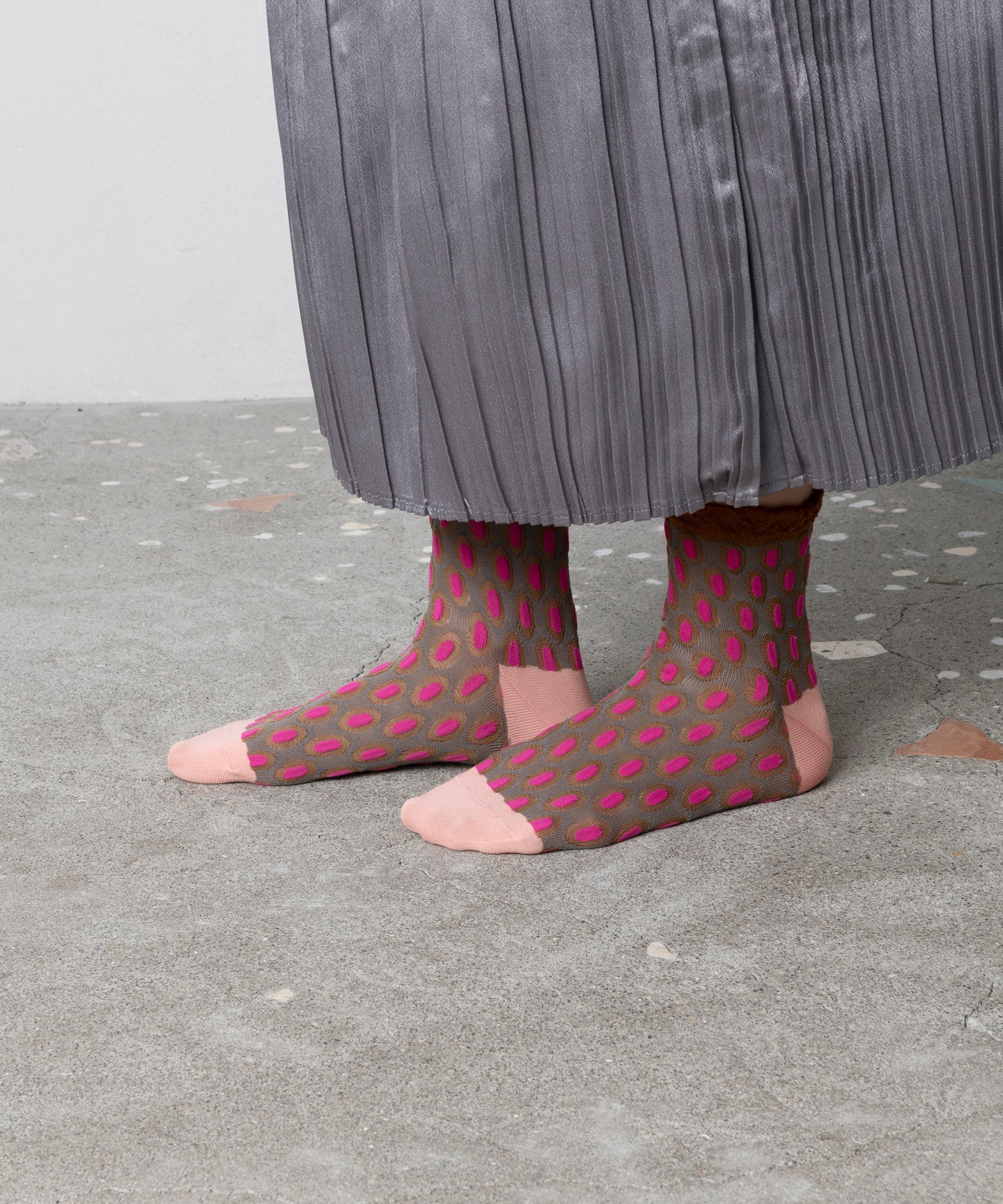 BUMPY MESH DOT SOCKS