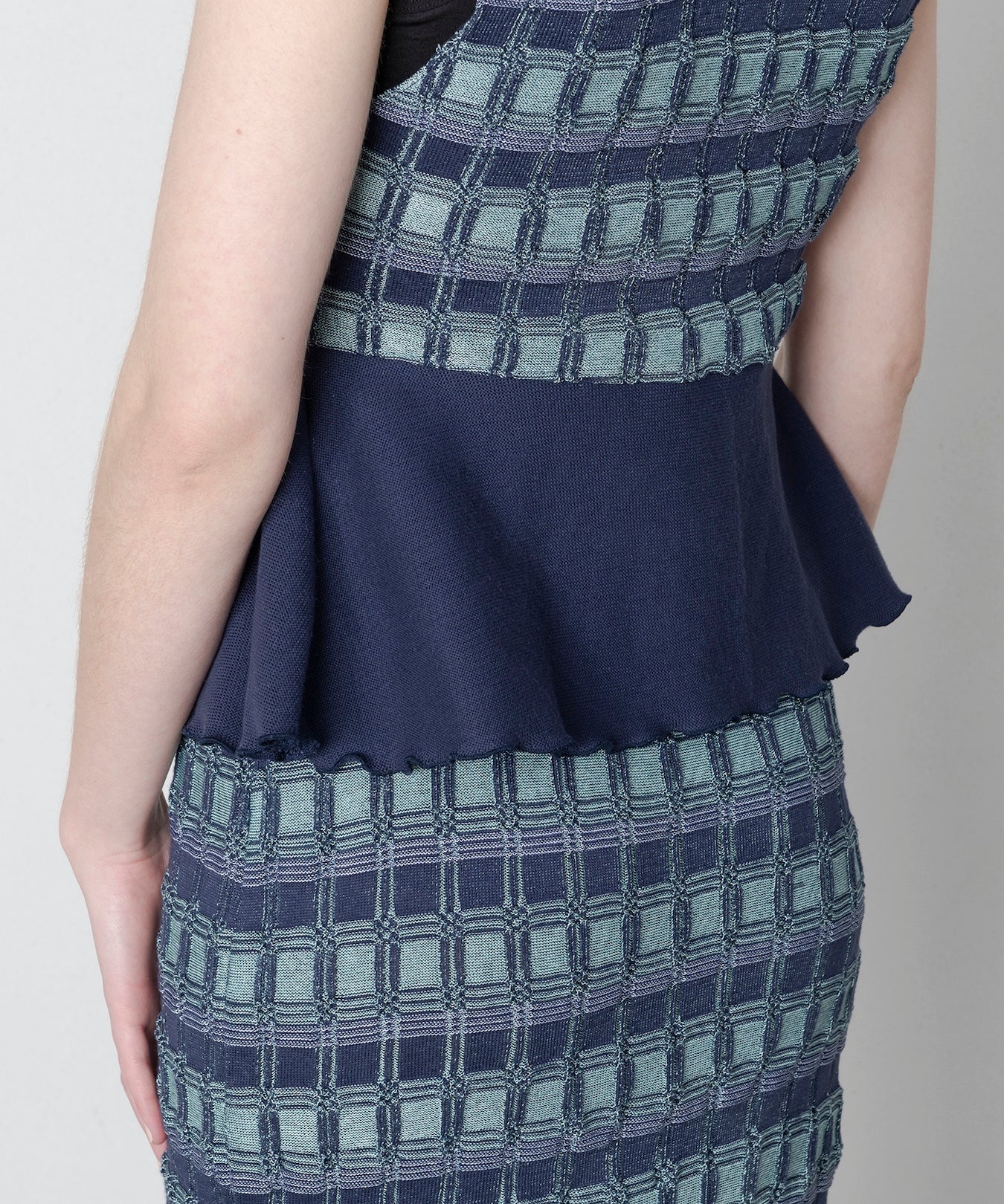 BUMPY CHECK KNIT TOPS