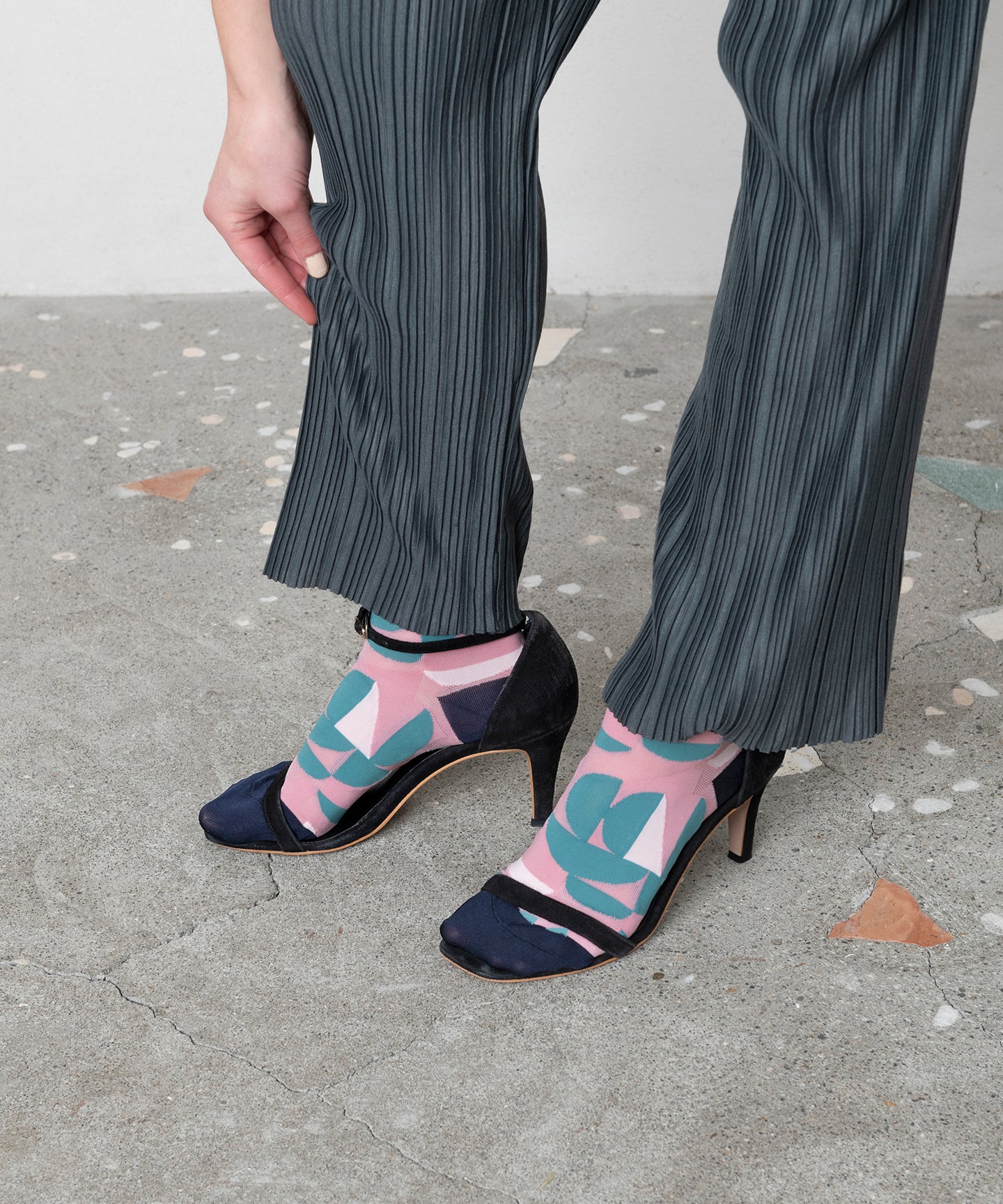 GEOMETRIC MESH SOCKS