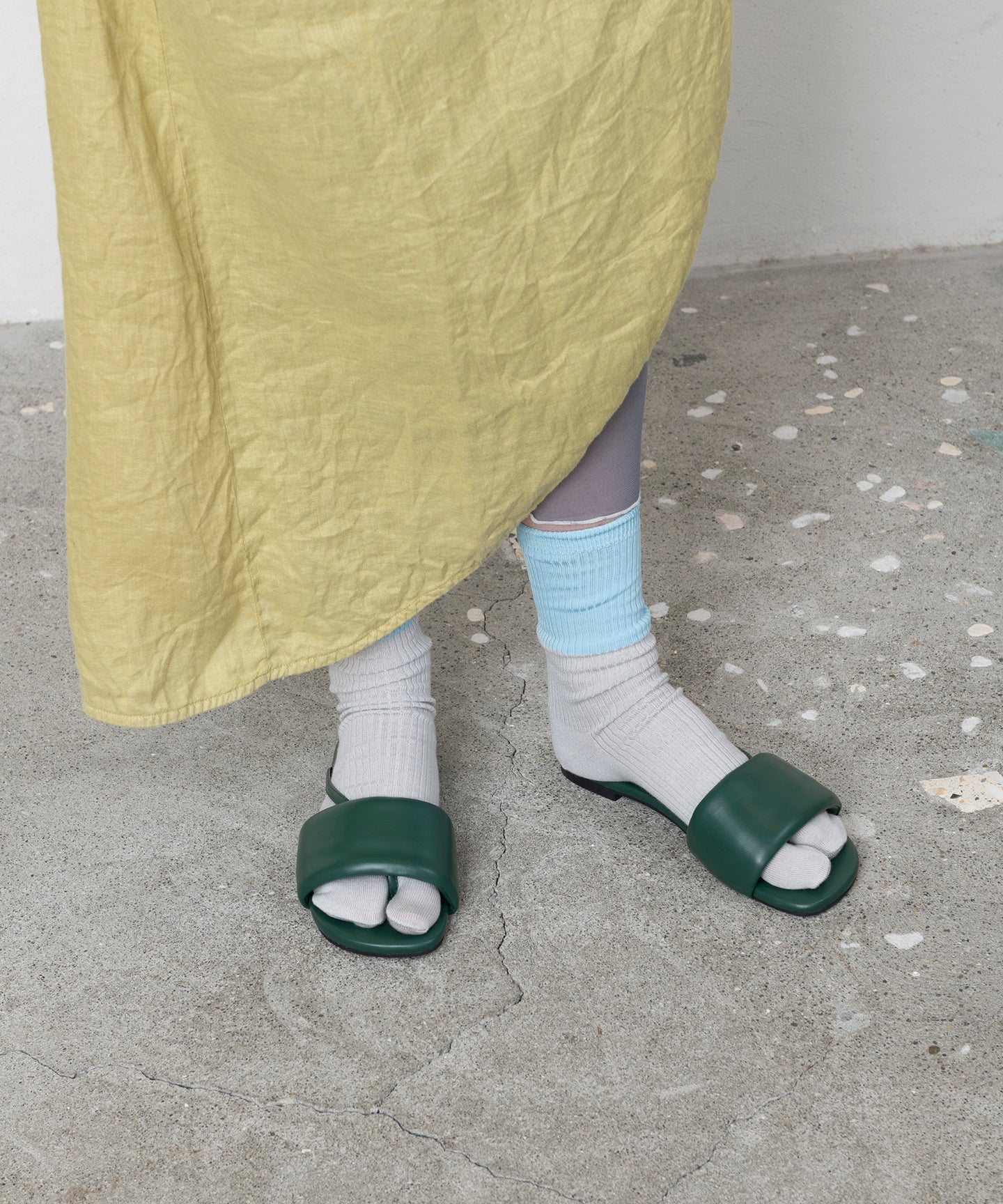 BICOLOR TABI SOCKS