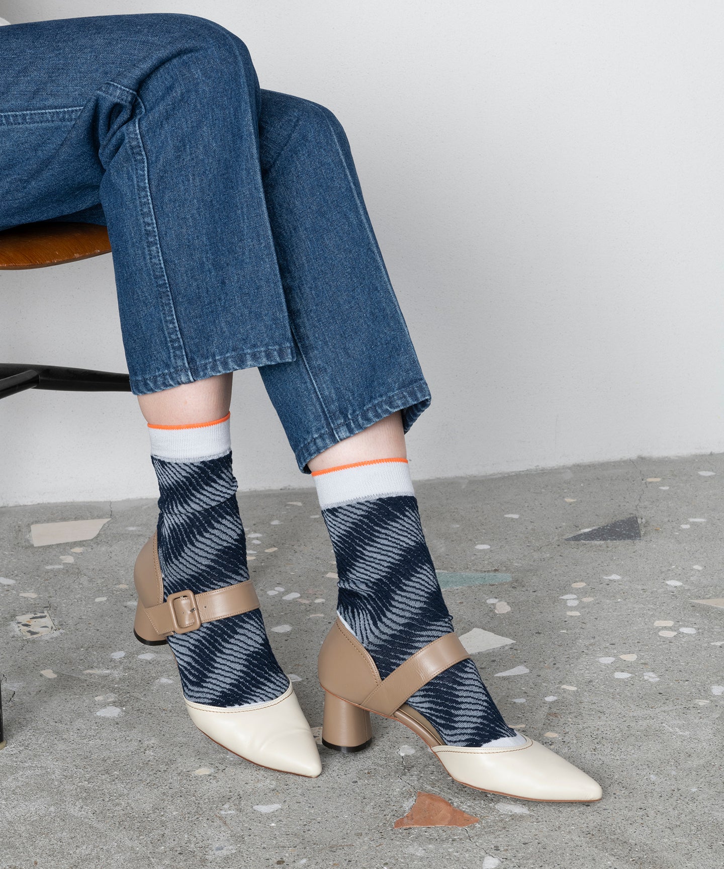 BUMPY BLUR STRIPE SOCKS(UNISEX)