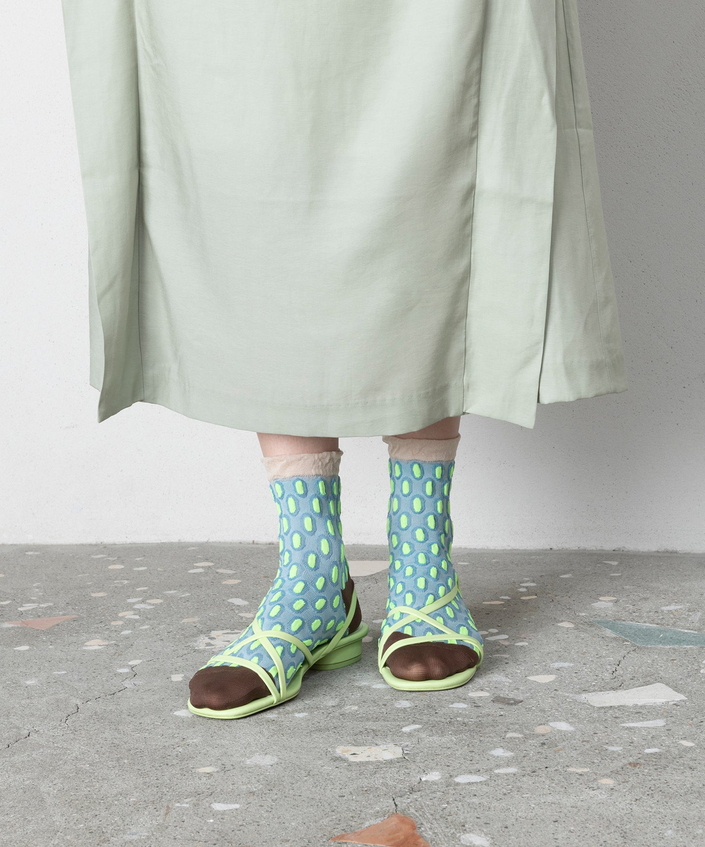 BUMPY MESH DOT SOCKS