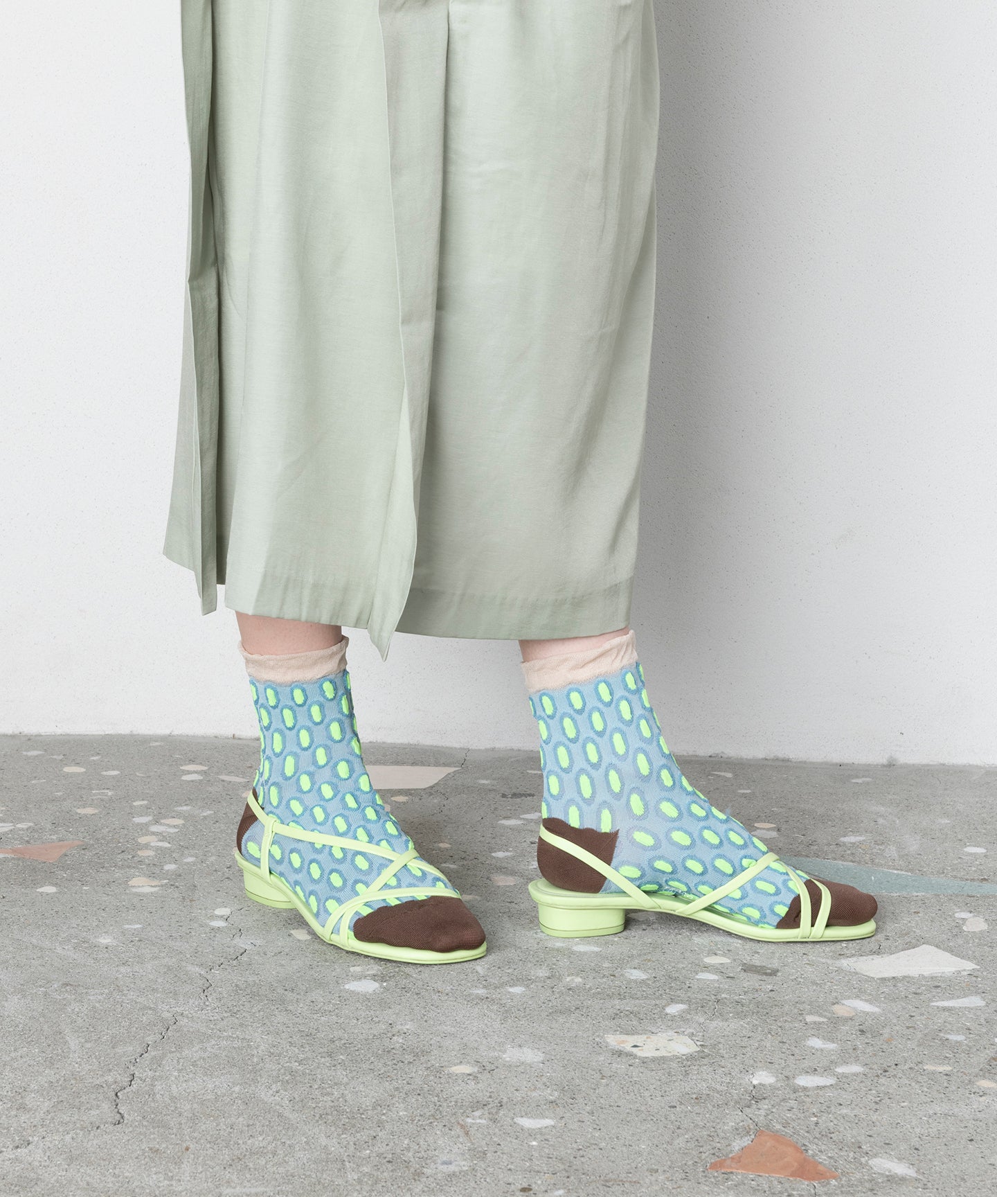 BUMPY MESH DOT SOCKS