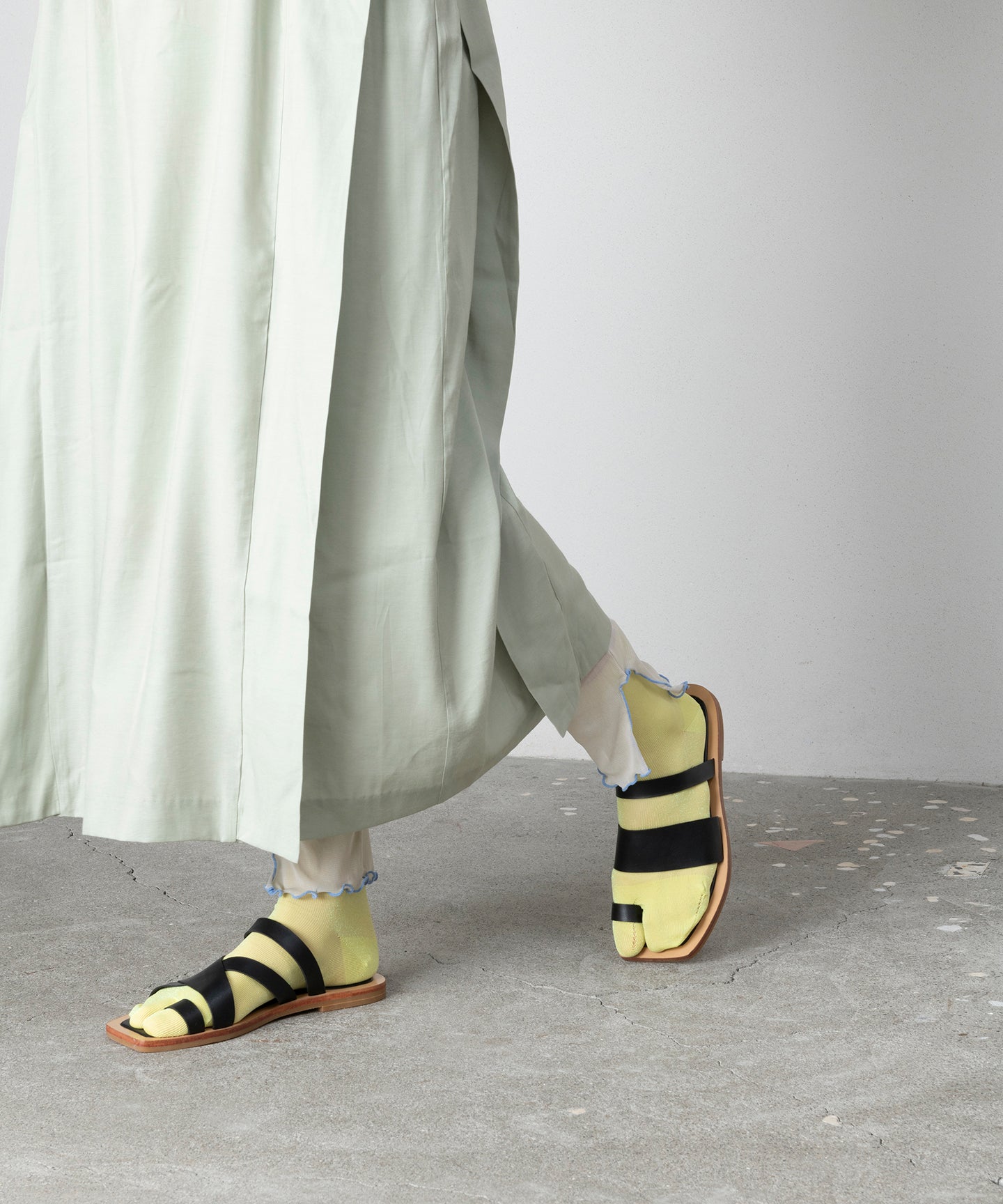 SHEER COLOUR LAME TABI SOCKS