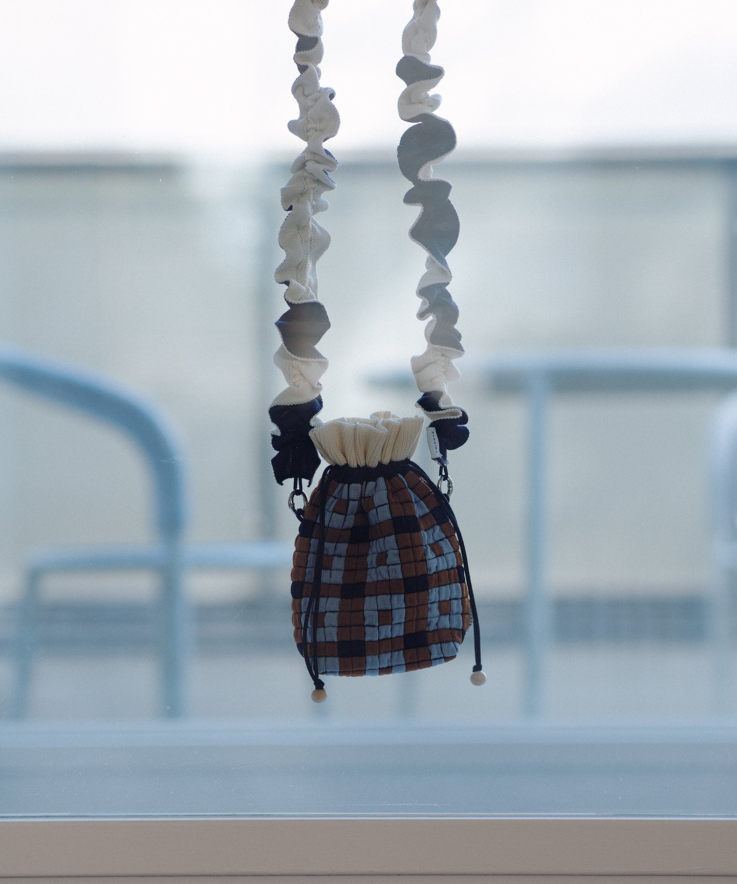 FRILLED SHOULDER BELT