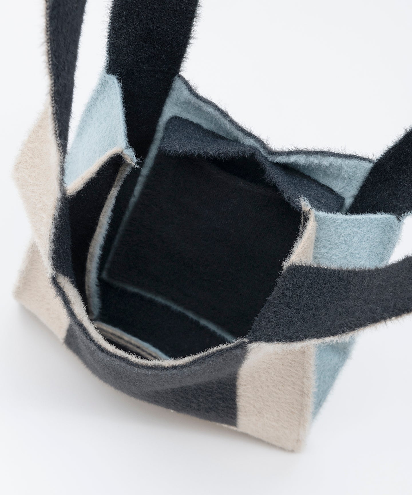 SHAGGY ARRANGE KNOT BAG