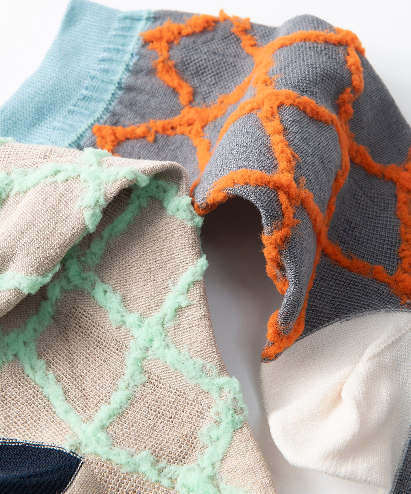 DIAMOND SHAPE FLUFFY SOCKS