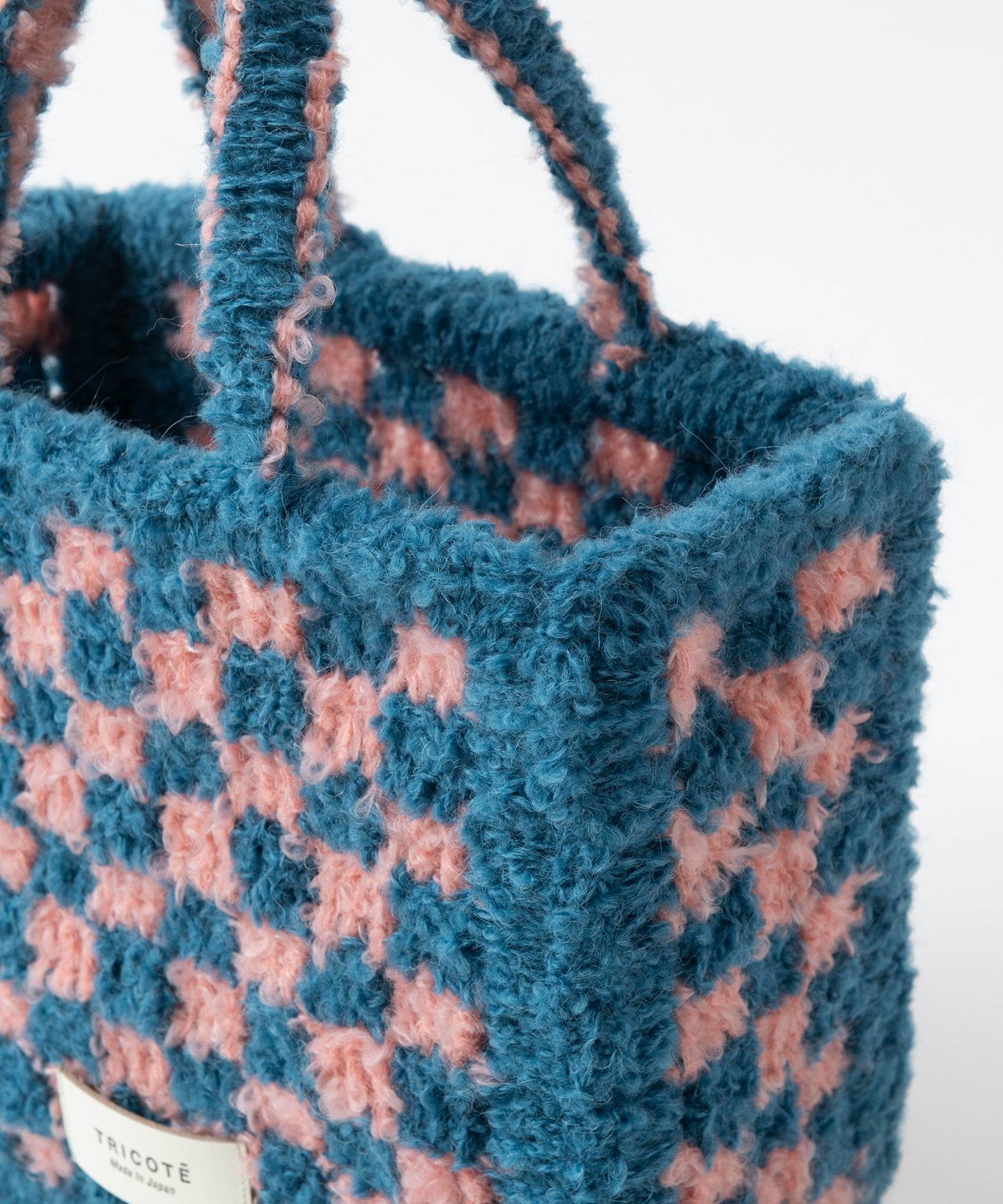 EN CHECKERED BAG
