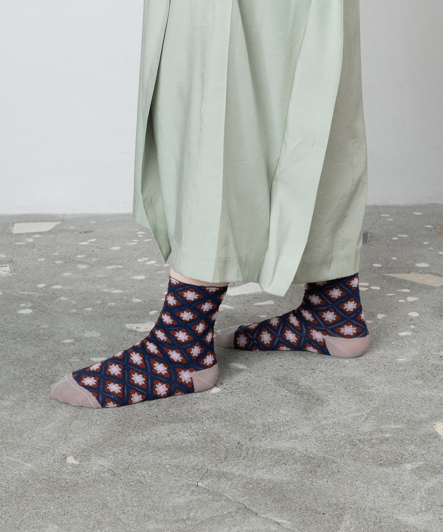 SHEER MOSAIC TILE PATTERN SOCKS