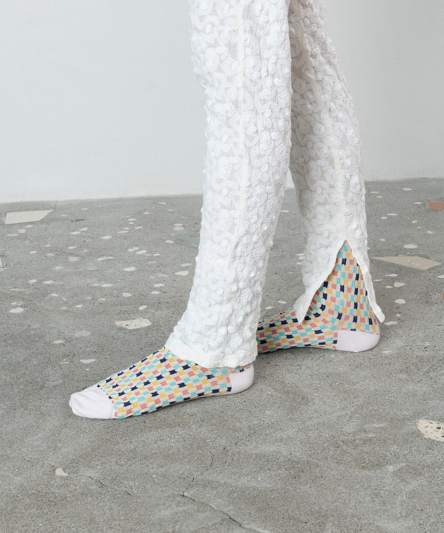 BUMPY CHECKERD SOCKS