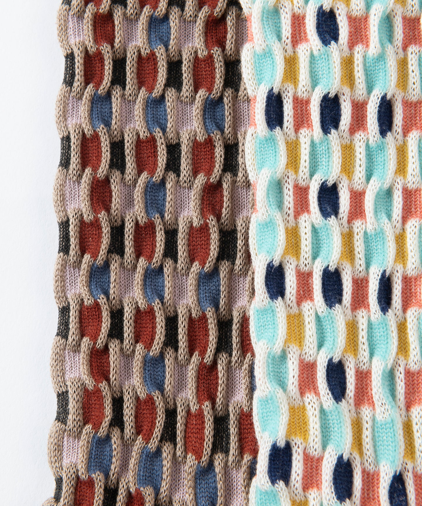 BUMPY CHECKERD SOCKS