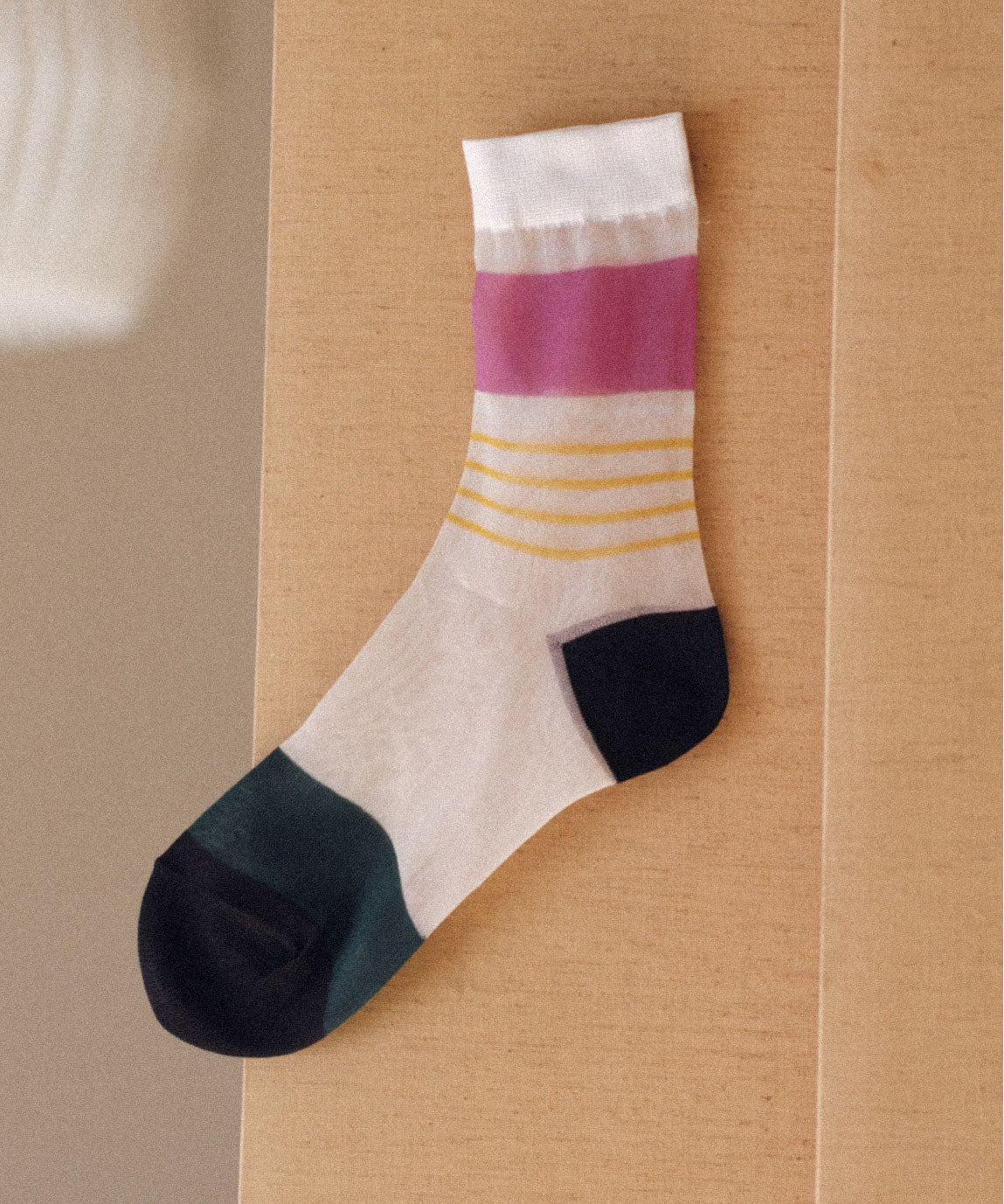 SHEER BOREDER SOCKS