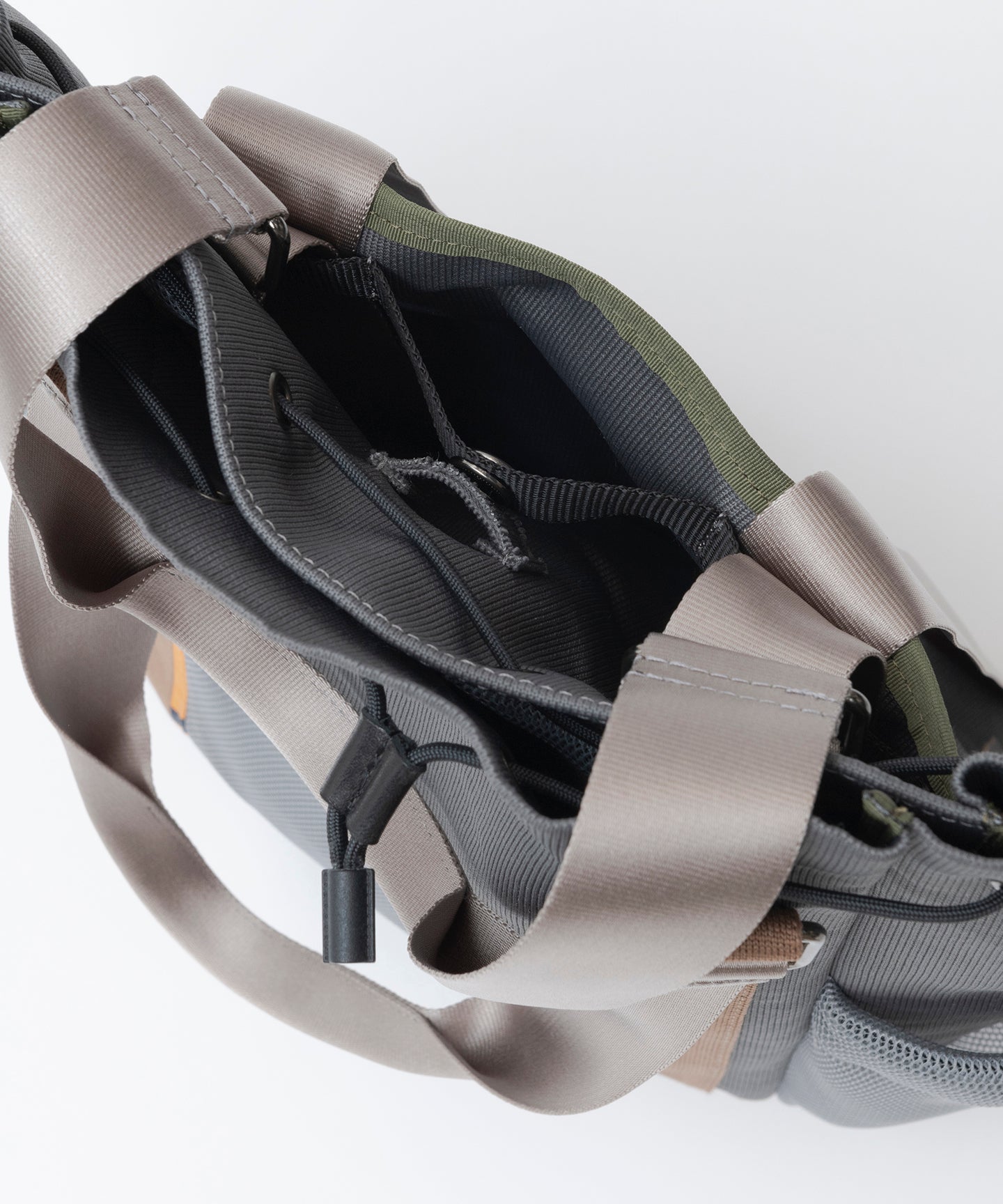 POCKET MESH BACKPACK