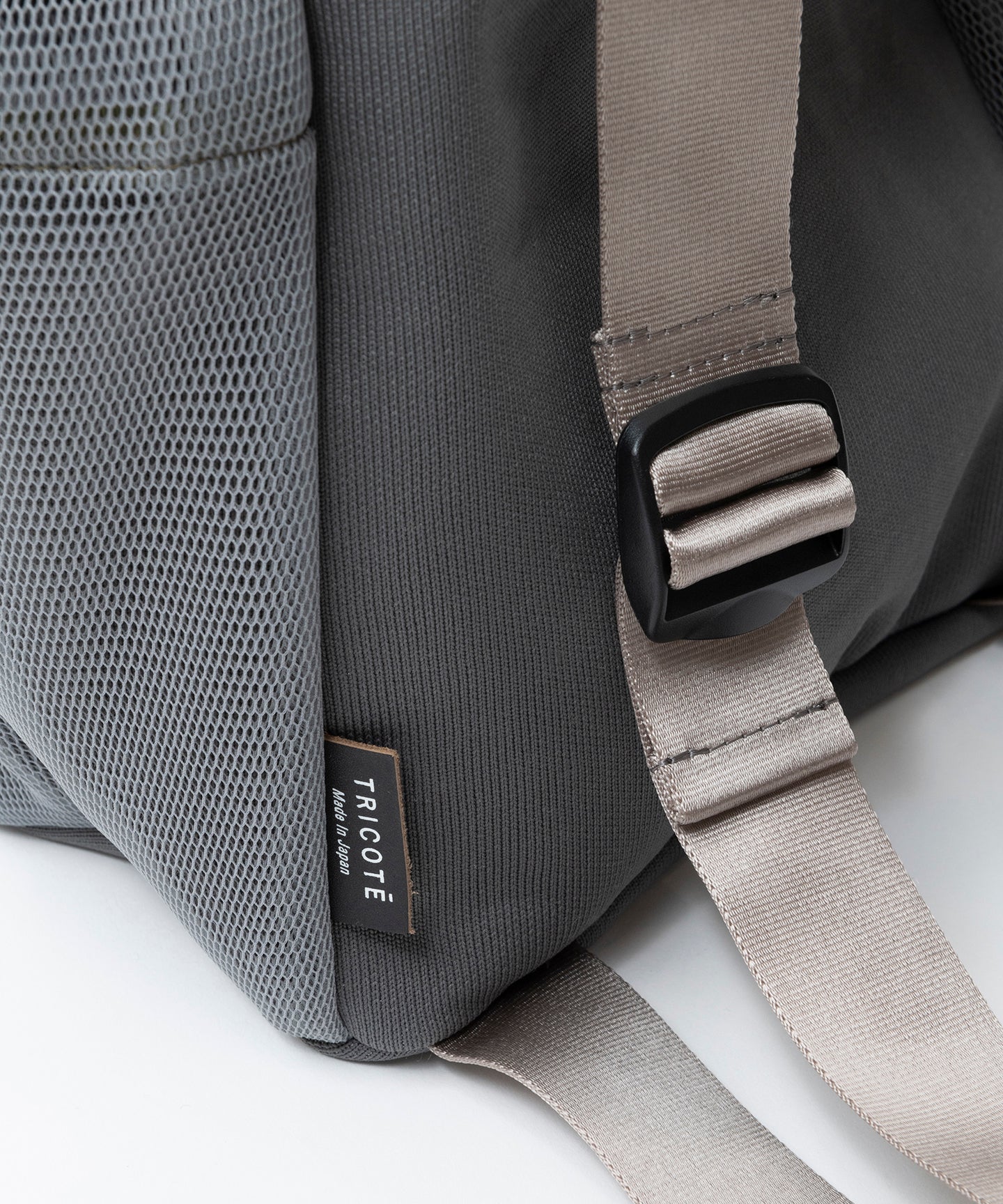 POCKET MESH BACKPACK