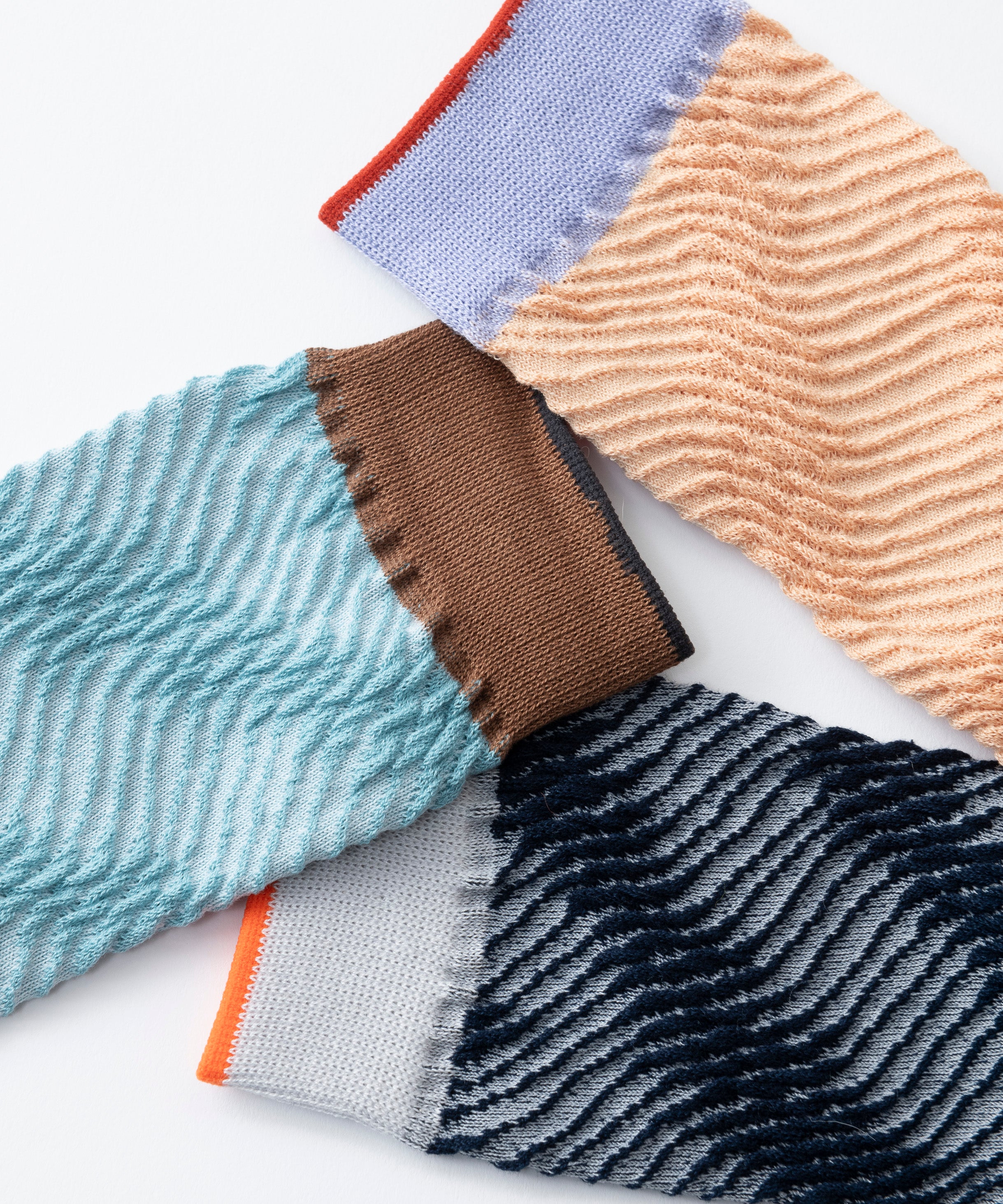BUMPY BLUR STRIPE SOCKS(UNISEX)