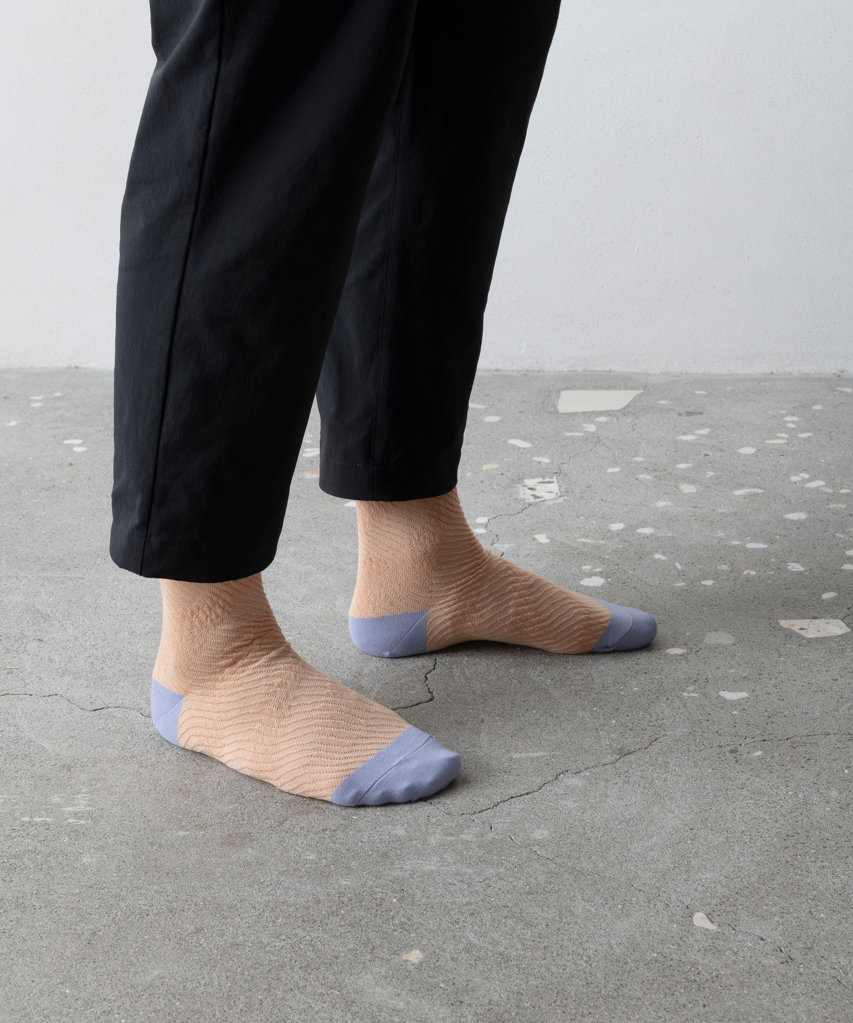 BUMPY BLUR STRIPE SOCKS(UNISEX)