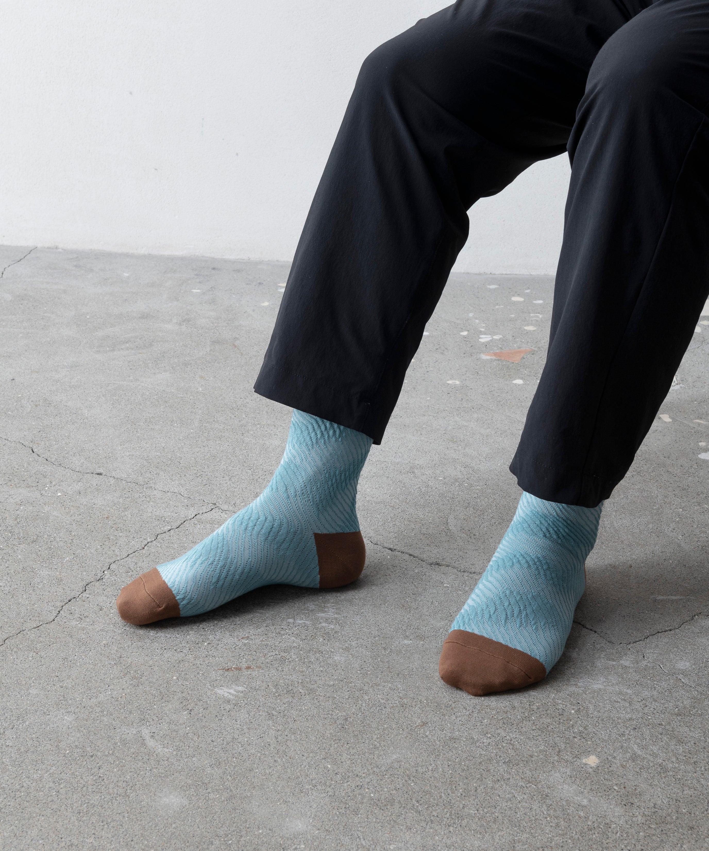 BUMPY BLUR STRIPE SOCKS(UNISEX)