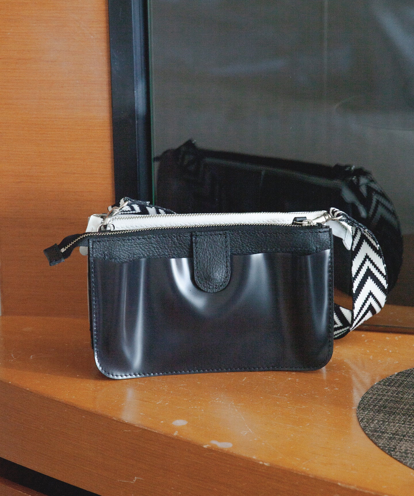 PVC SMARTPHONE POUCH SHOULDER