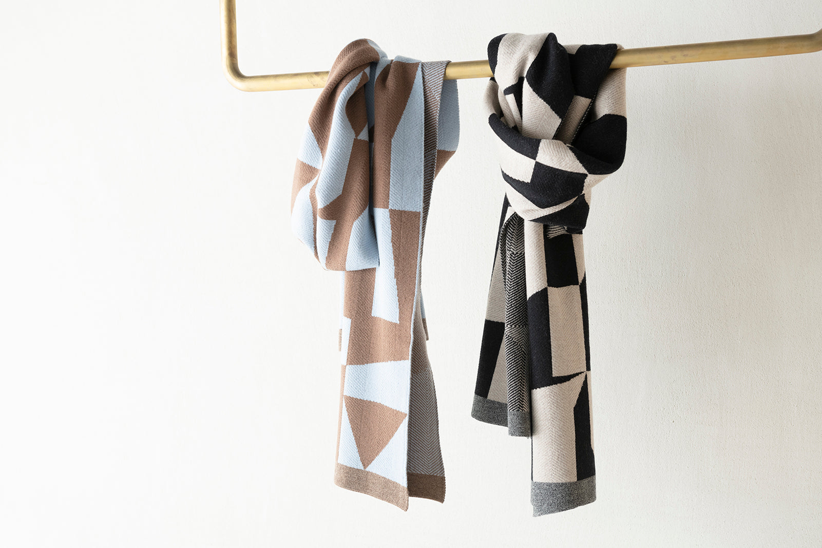 GEOMETRIC HERRINGBONE REVERSIBLE SCARF