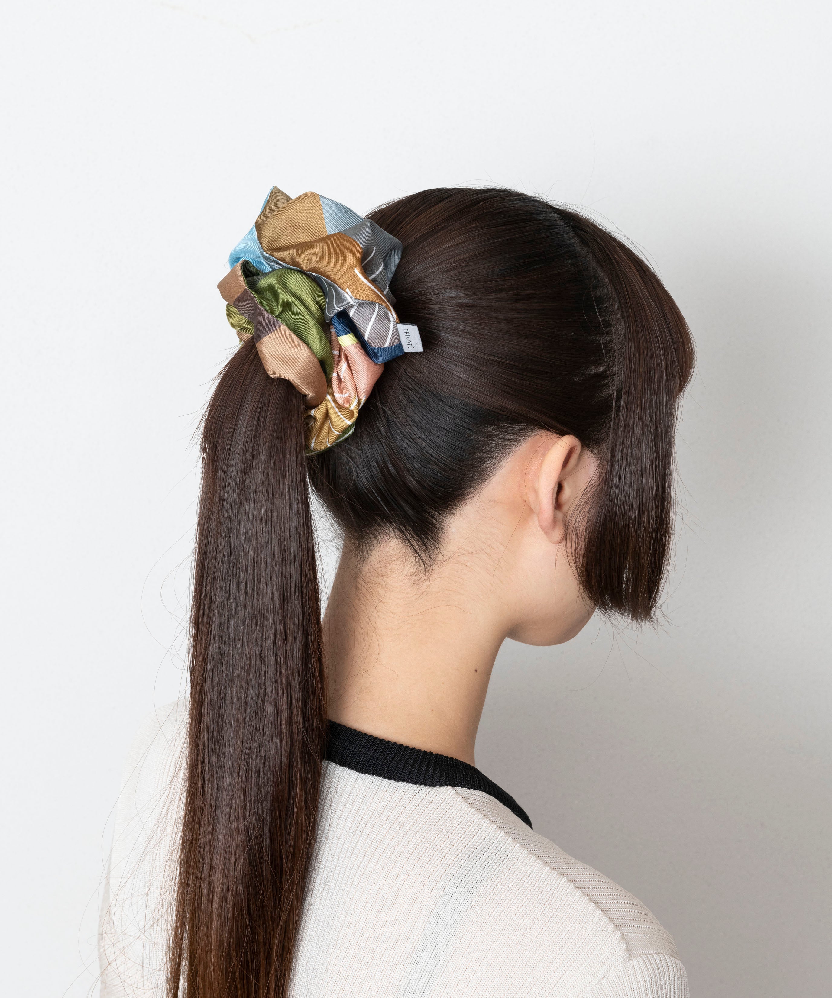 MOTION TEXTILE SCRUNCHIE