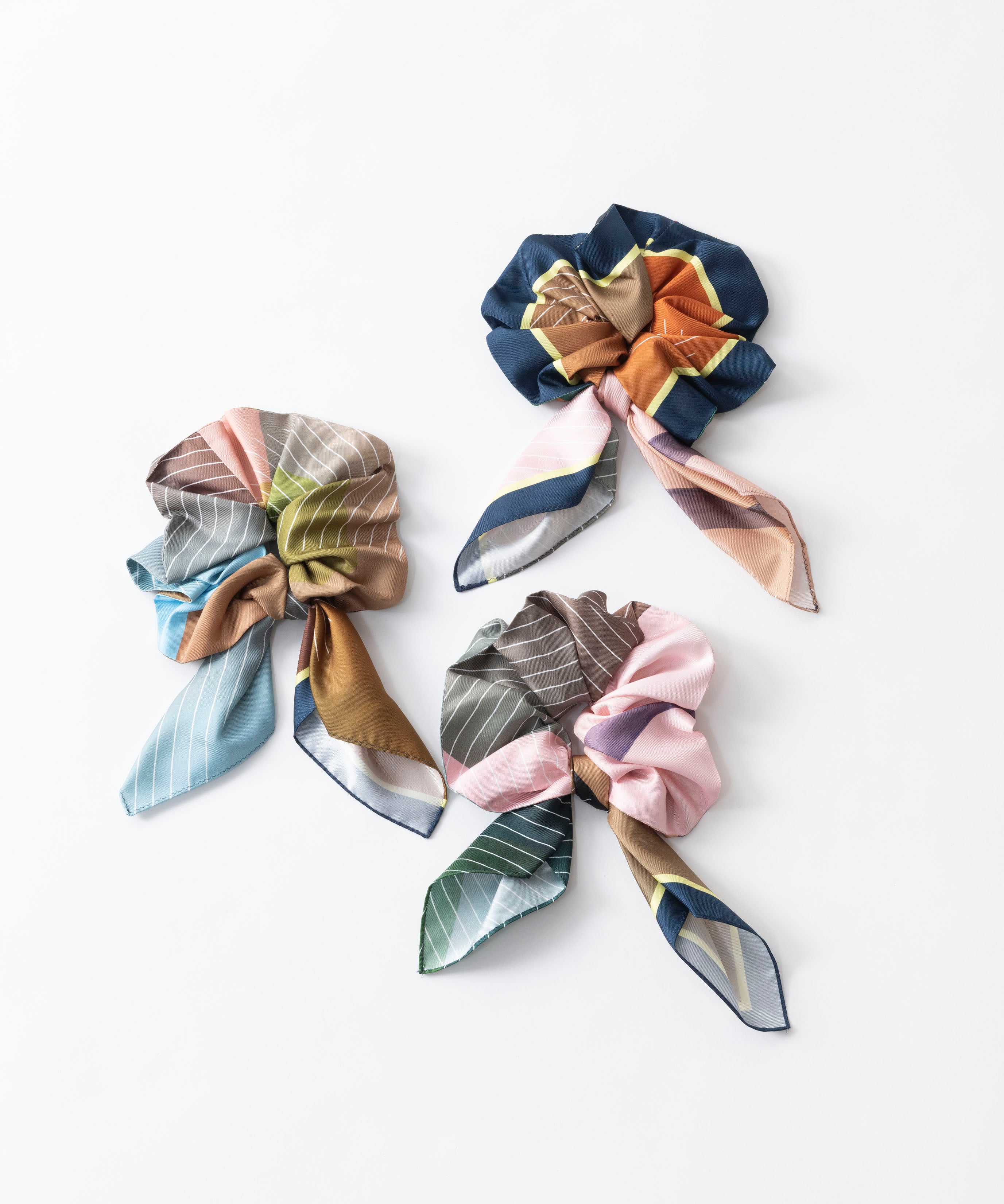 MOTION TEXTILE SCRUNCHIE