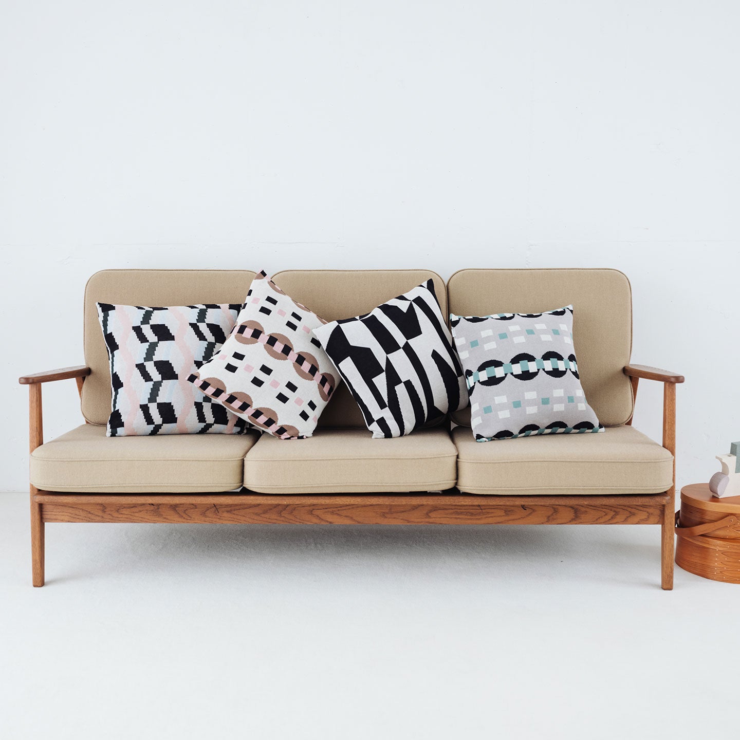 CIRCLE GEOMETRIC CUSHION COVER