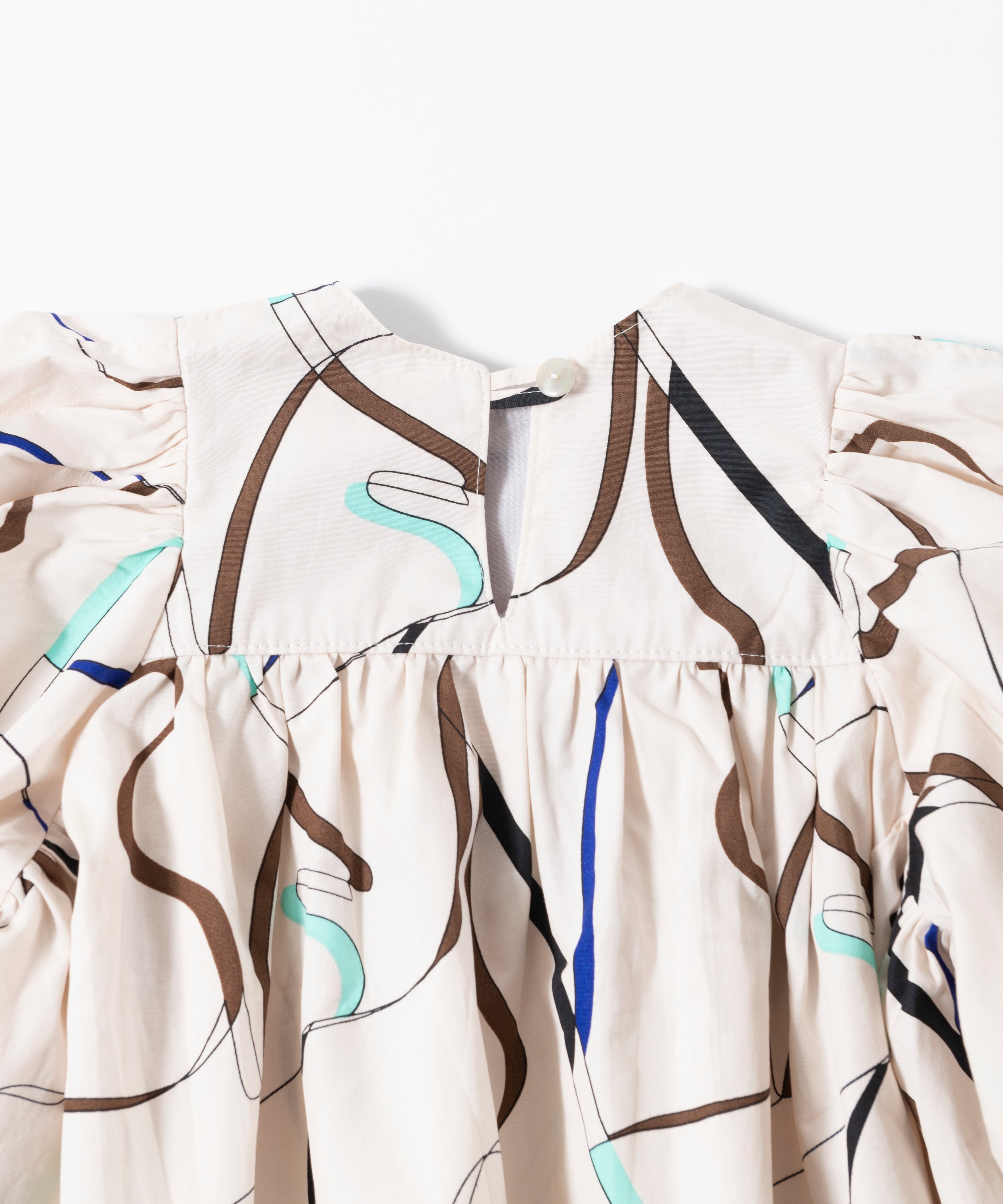 CUT RIBBON PUFF SLEEVES