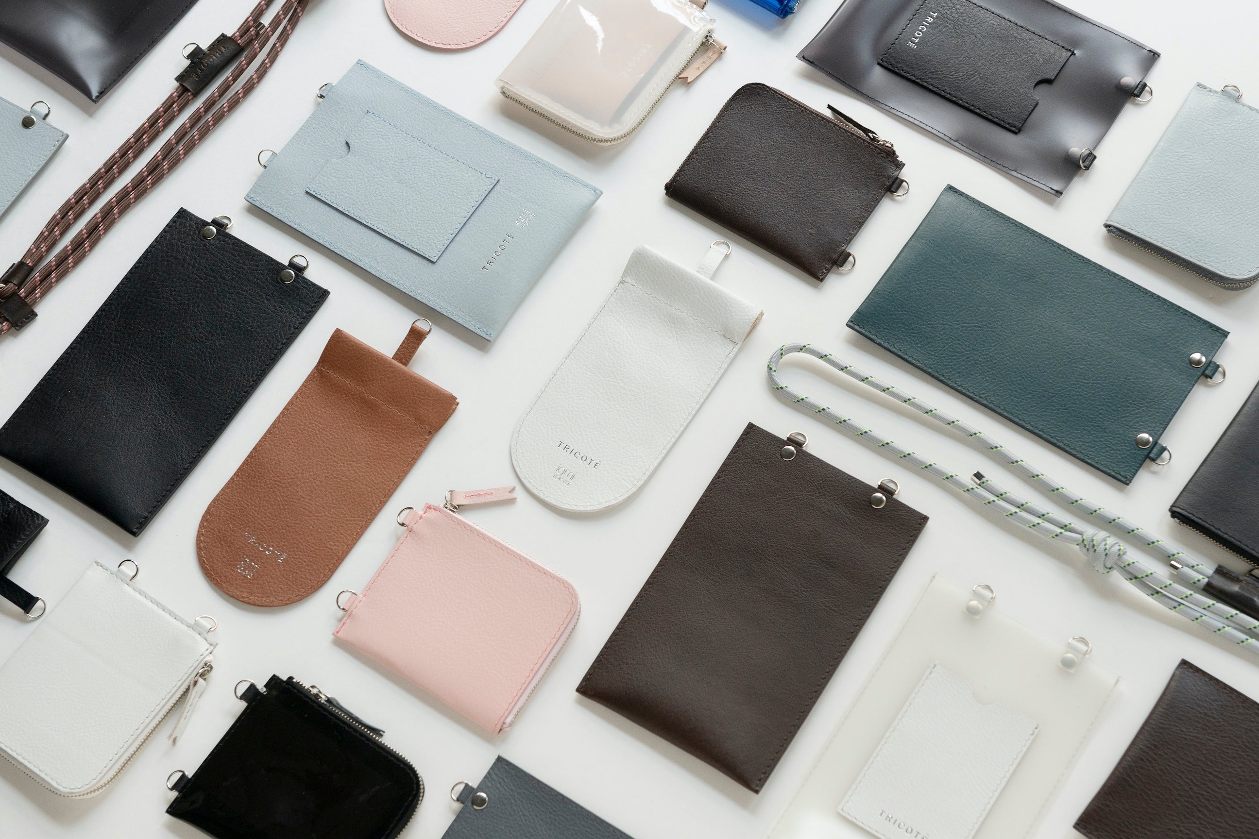 LEATHER SMARTPHONE CASE