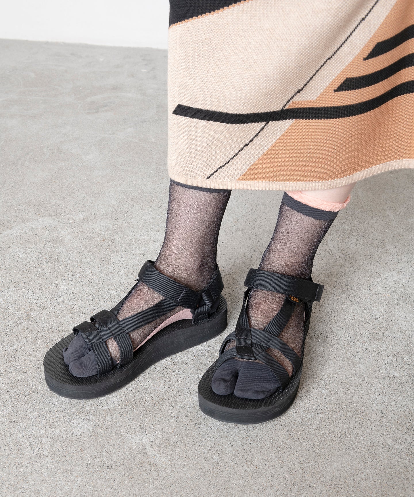 SHEER LAME TABI SOCKS