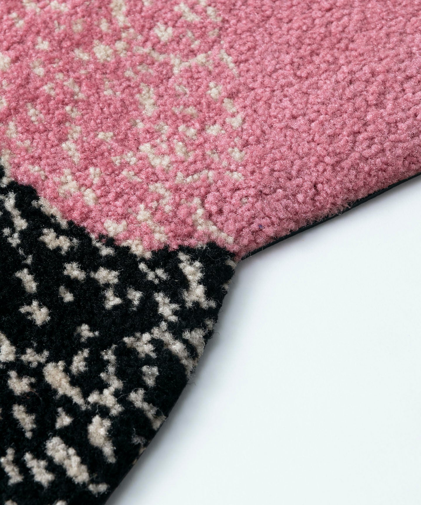 Sesame 3 stone RUG
