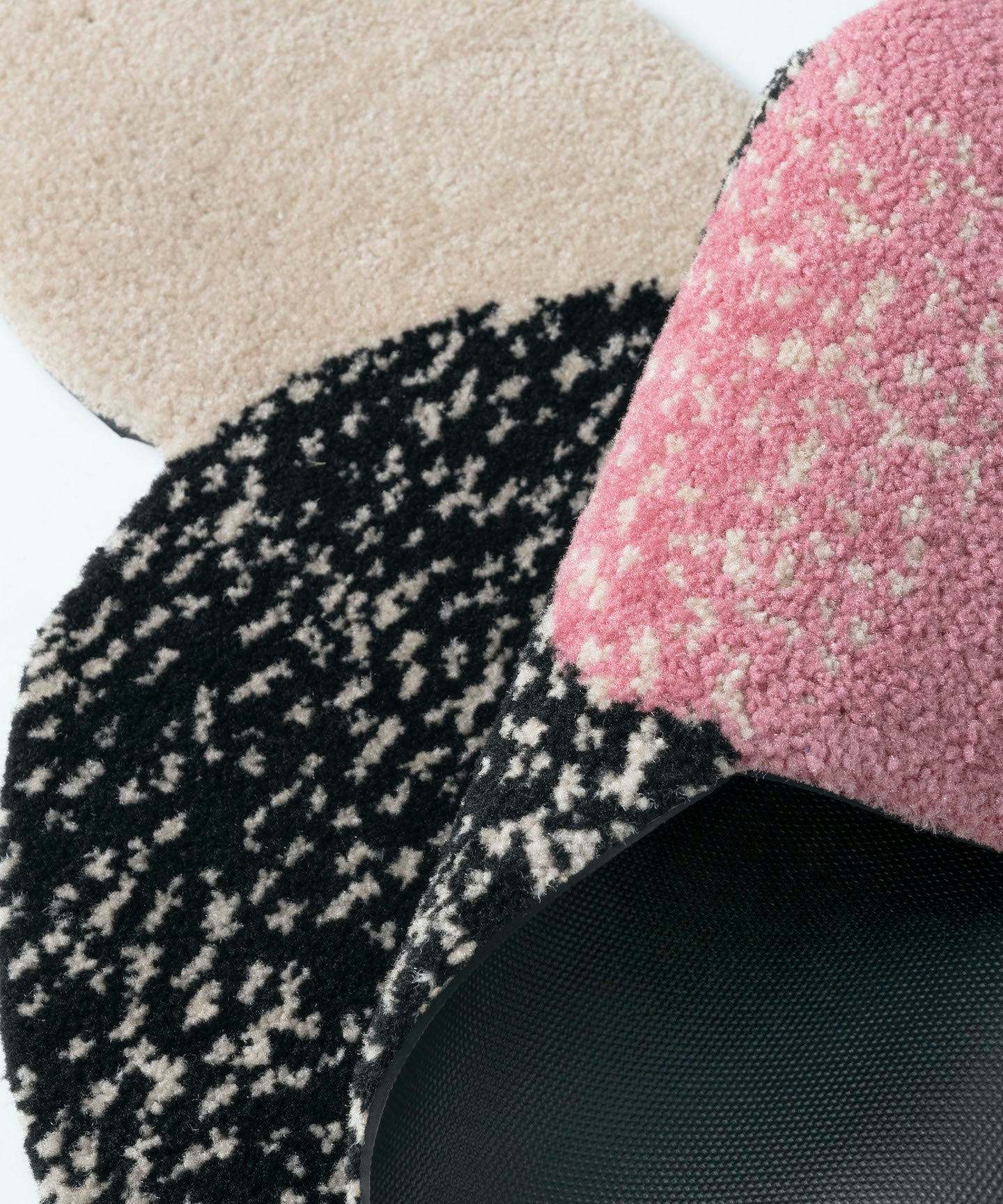 Sesame 3 stone RUG