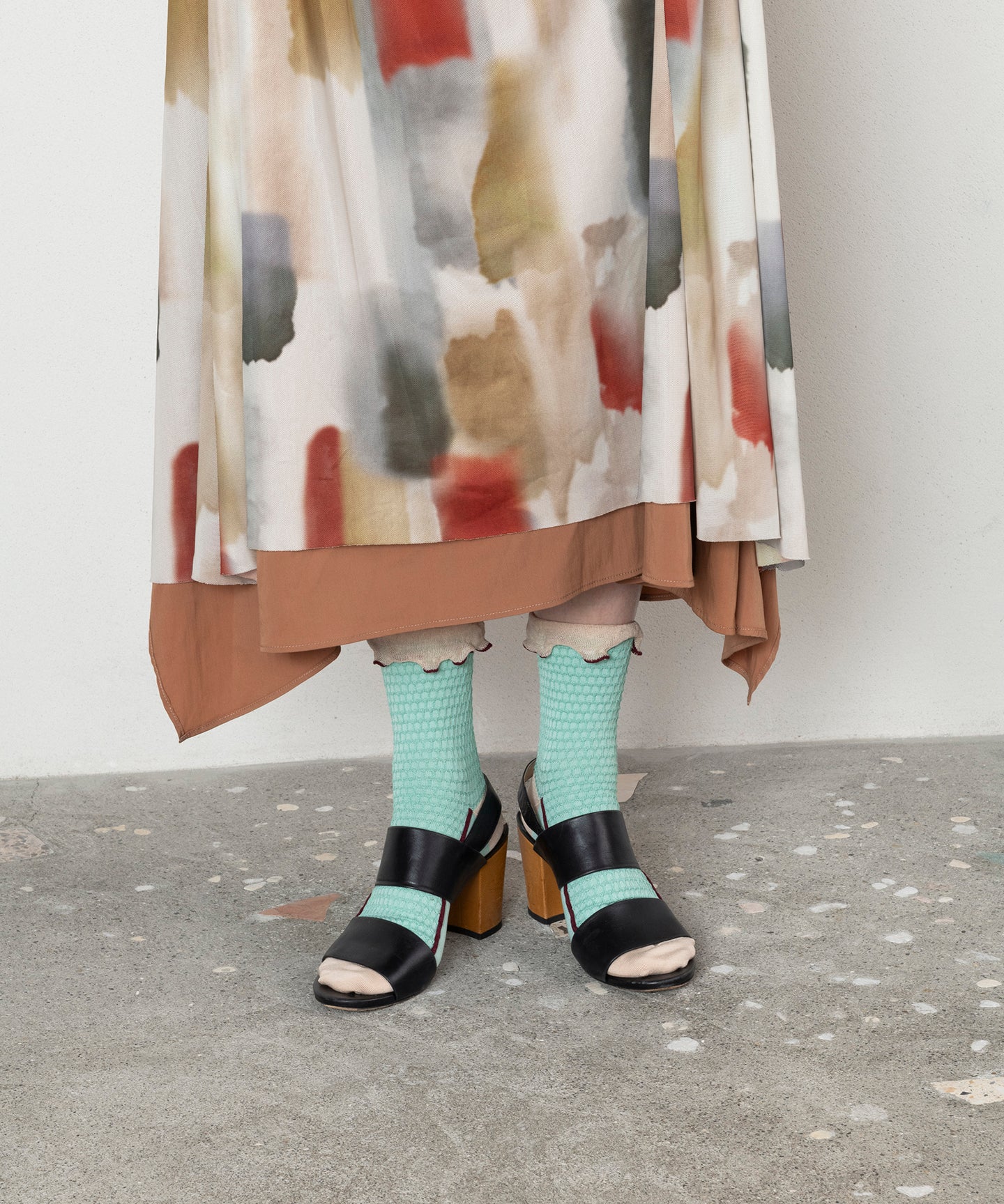 BUMPY FRILLED RIM DOT PETTERN SOCKS