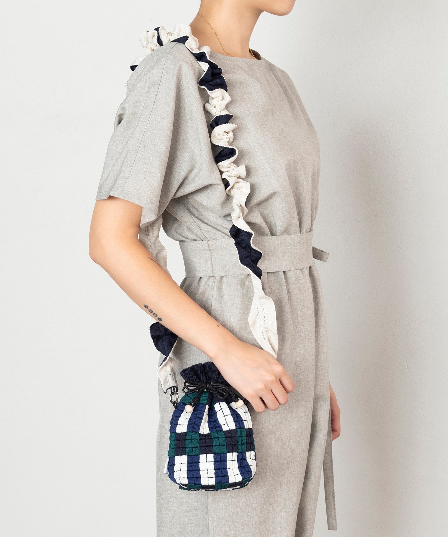 FRILLED SHOULDER BELT