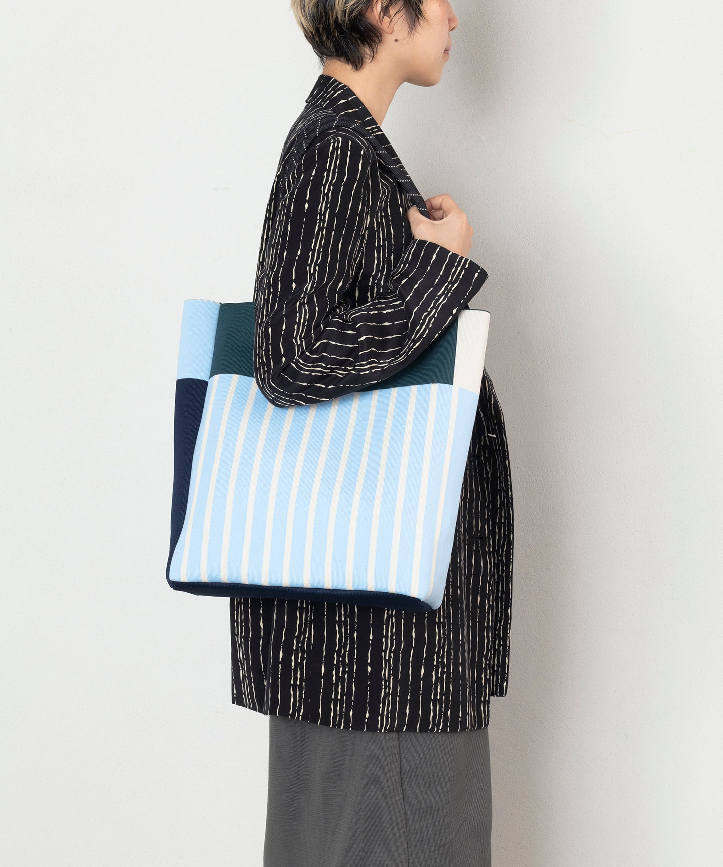 STRIPED KNIT TOTE BAG