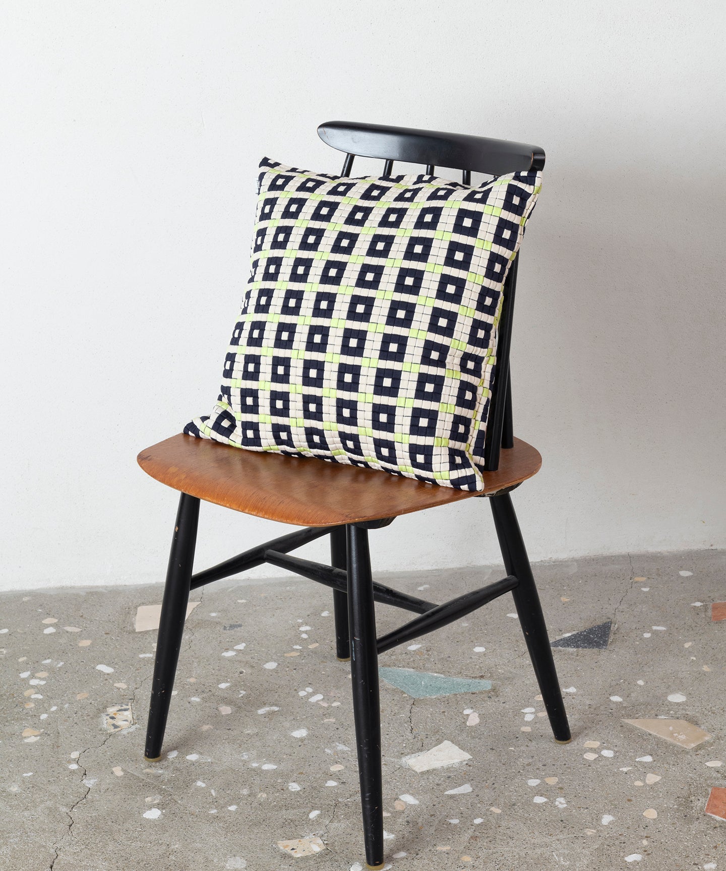SQUARE TILED PATTERN CUSHION COVER