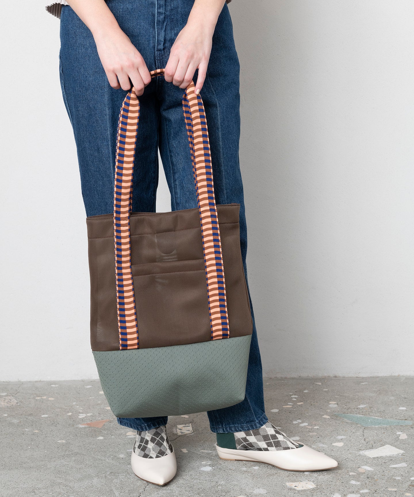MESH SPONGE TOTE BAG