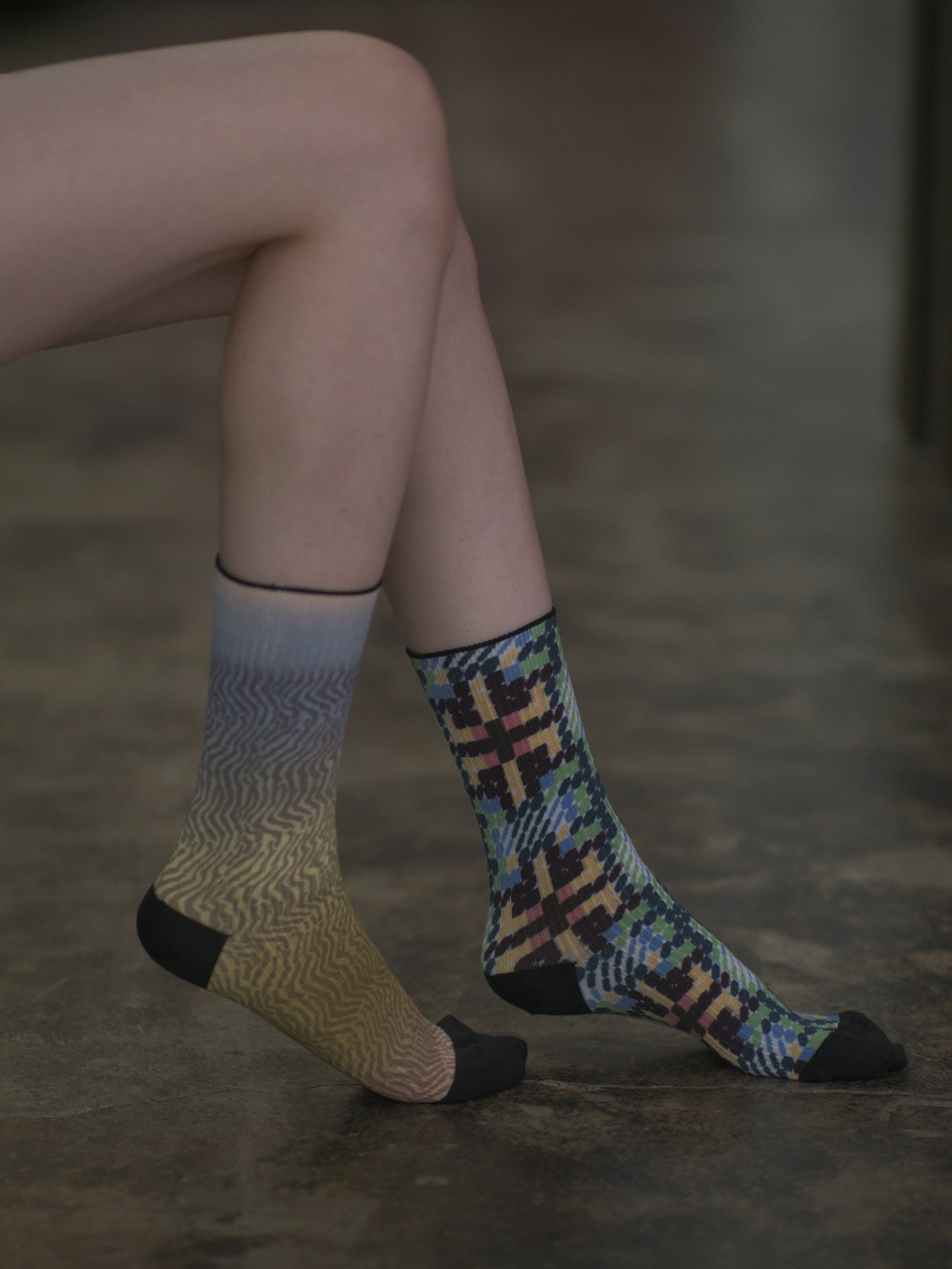 BLURRED CHECK PRINT SOCKS