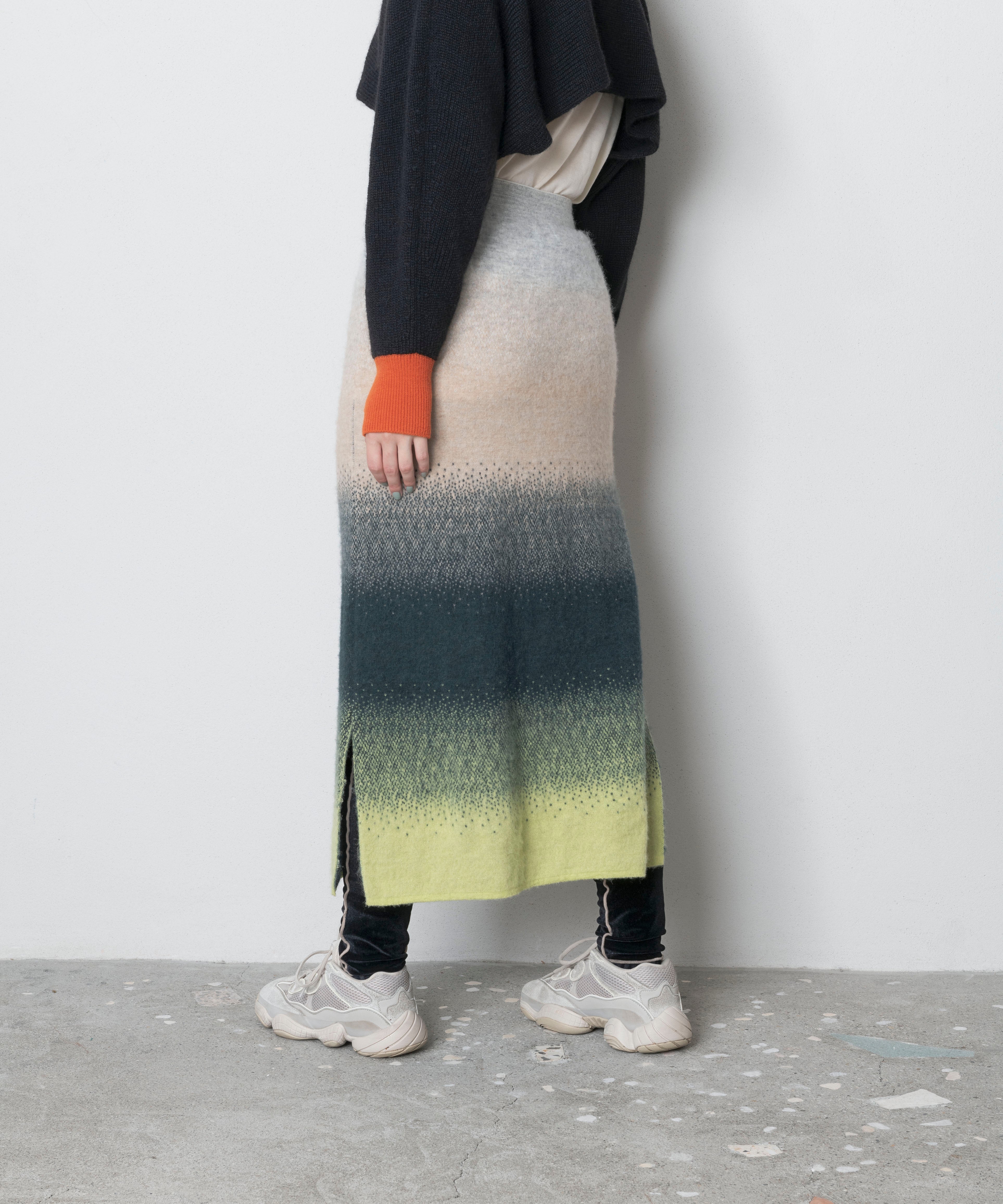 GRADATION SHAGGY SKIRT