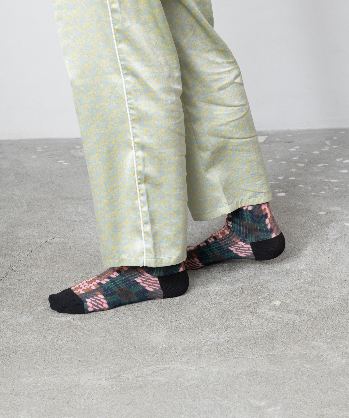 BLURRED CHECK PRINT SOCKS
