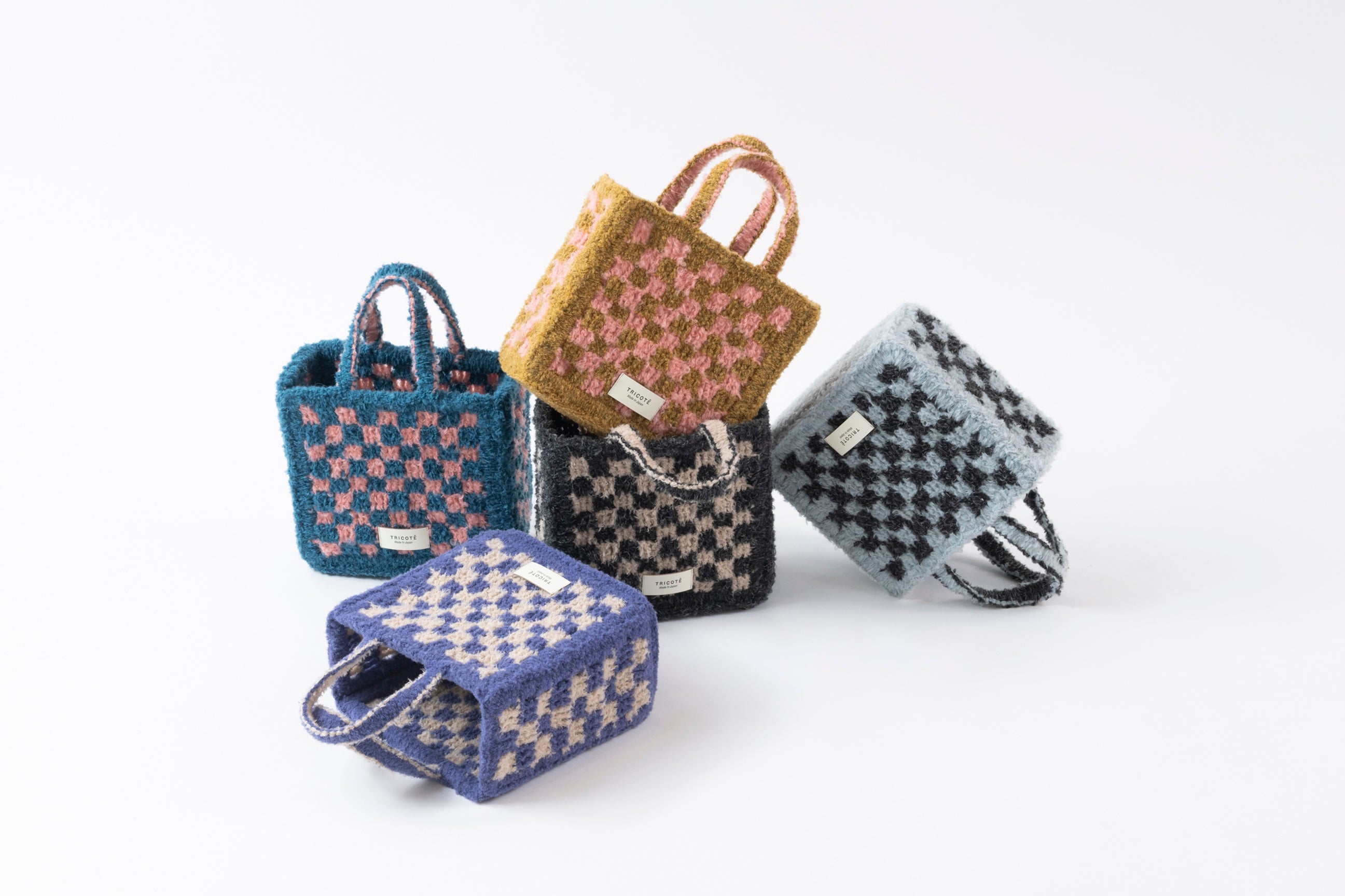 EN CHECKERED BAG