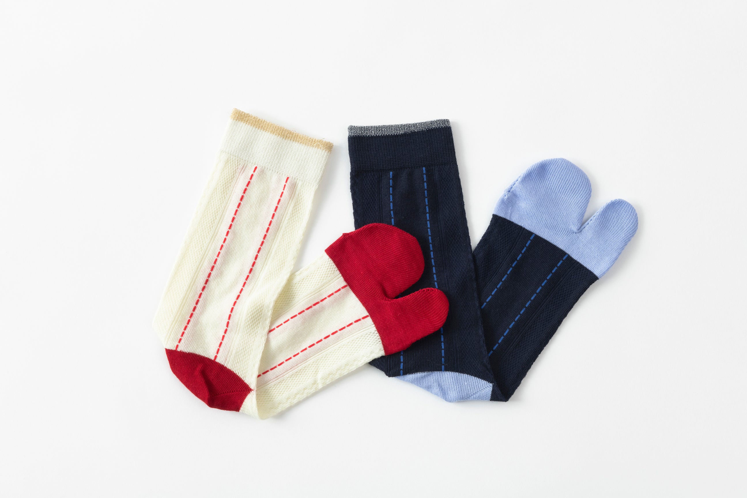 LACE PATTERN TABI SOCKS