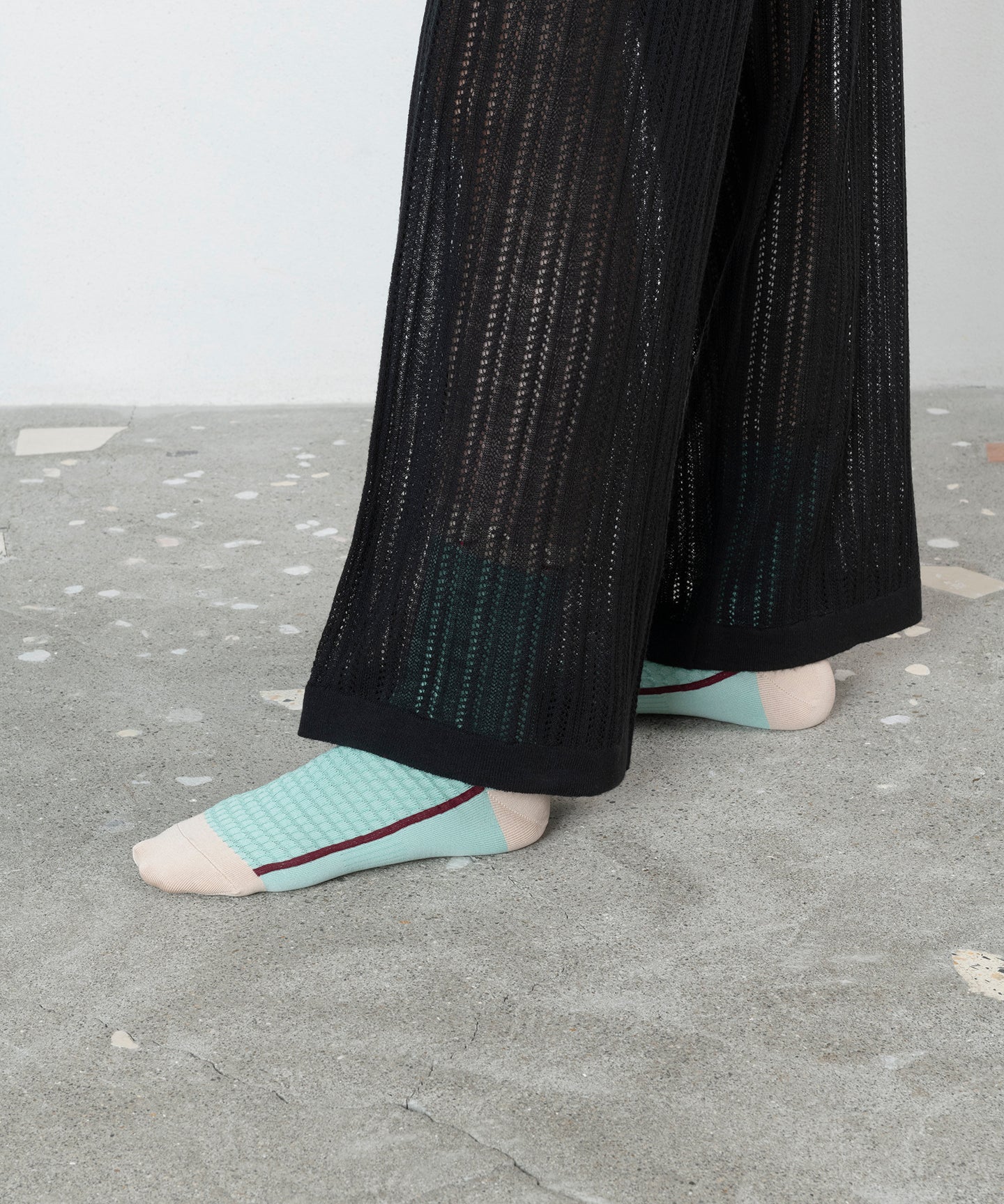 BUMPY FRILLED RIM DOT PETTERN SOCKS