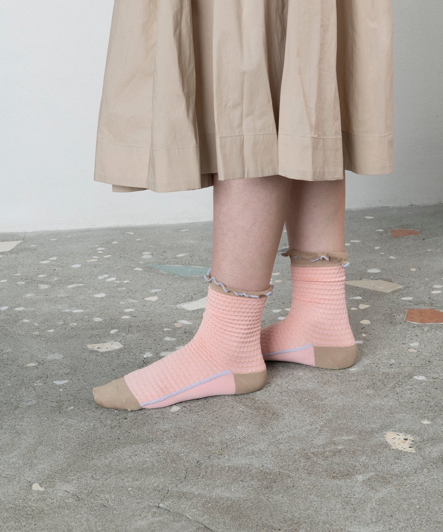 BUMPY FRILLED RIM DOT PETTERN SOCKS