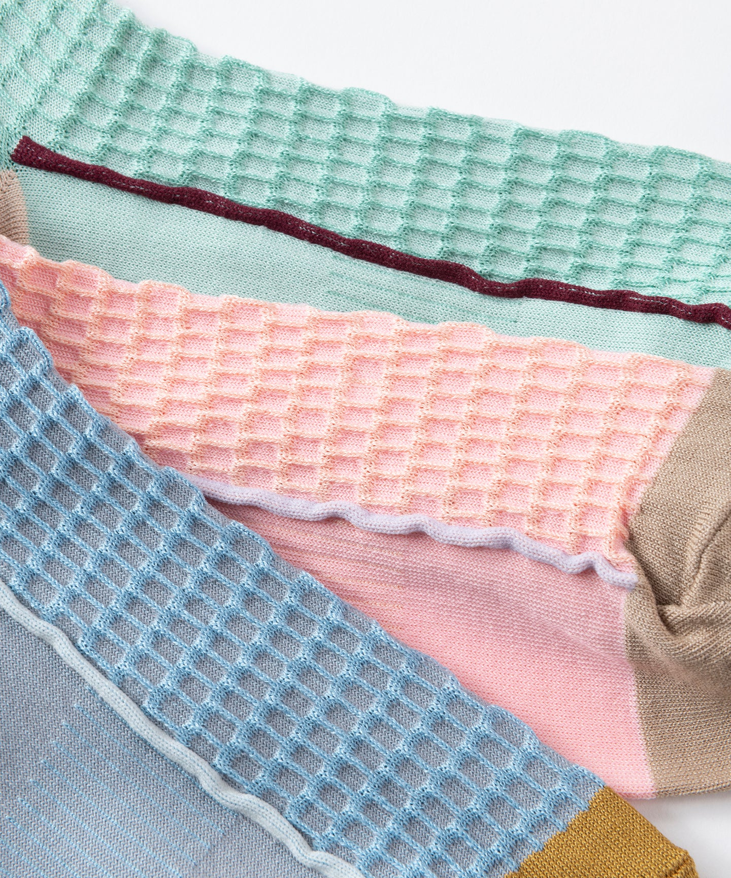 BUMPY FRILLED RIM DOT PETTERN SOCKS