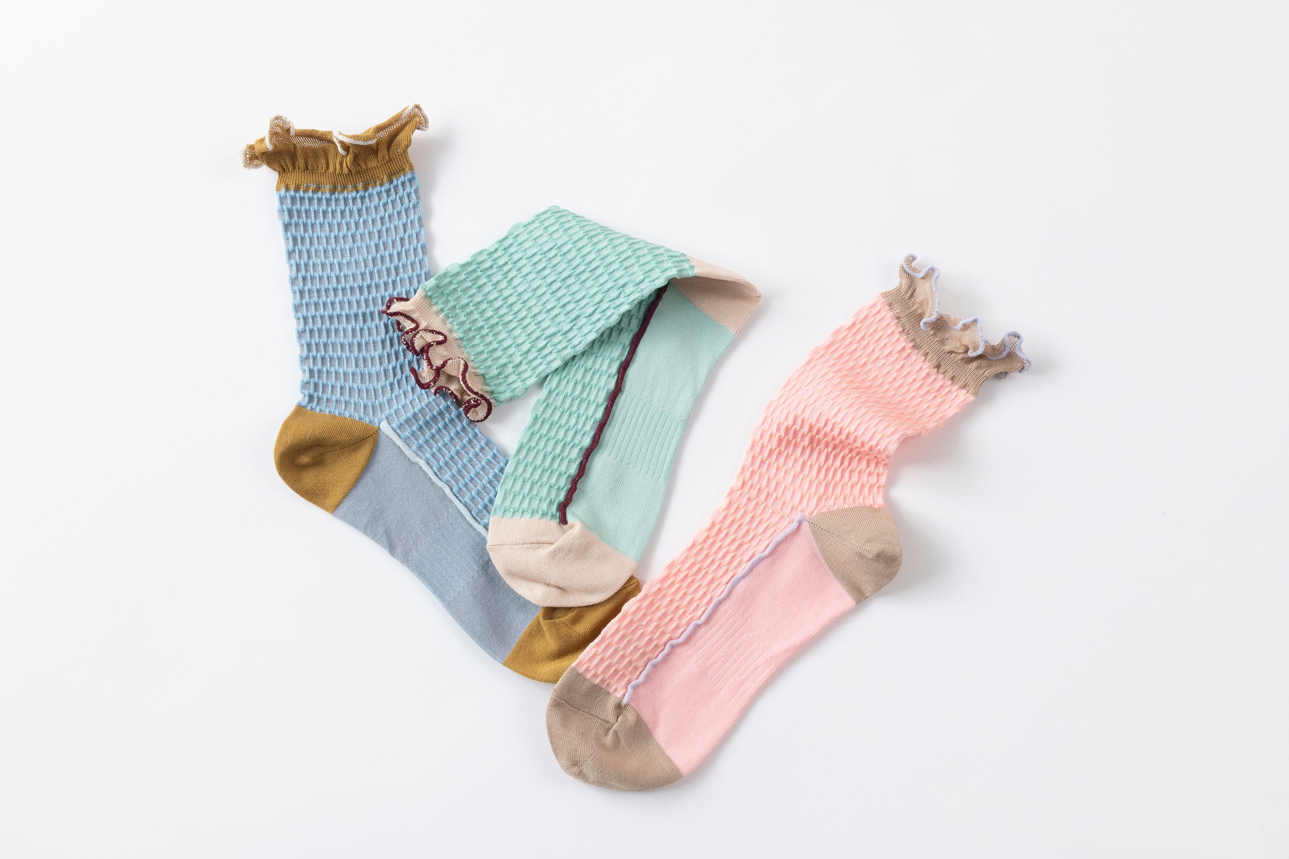 BUMPY FRILLED RIM DOT PETTERN SOCKS