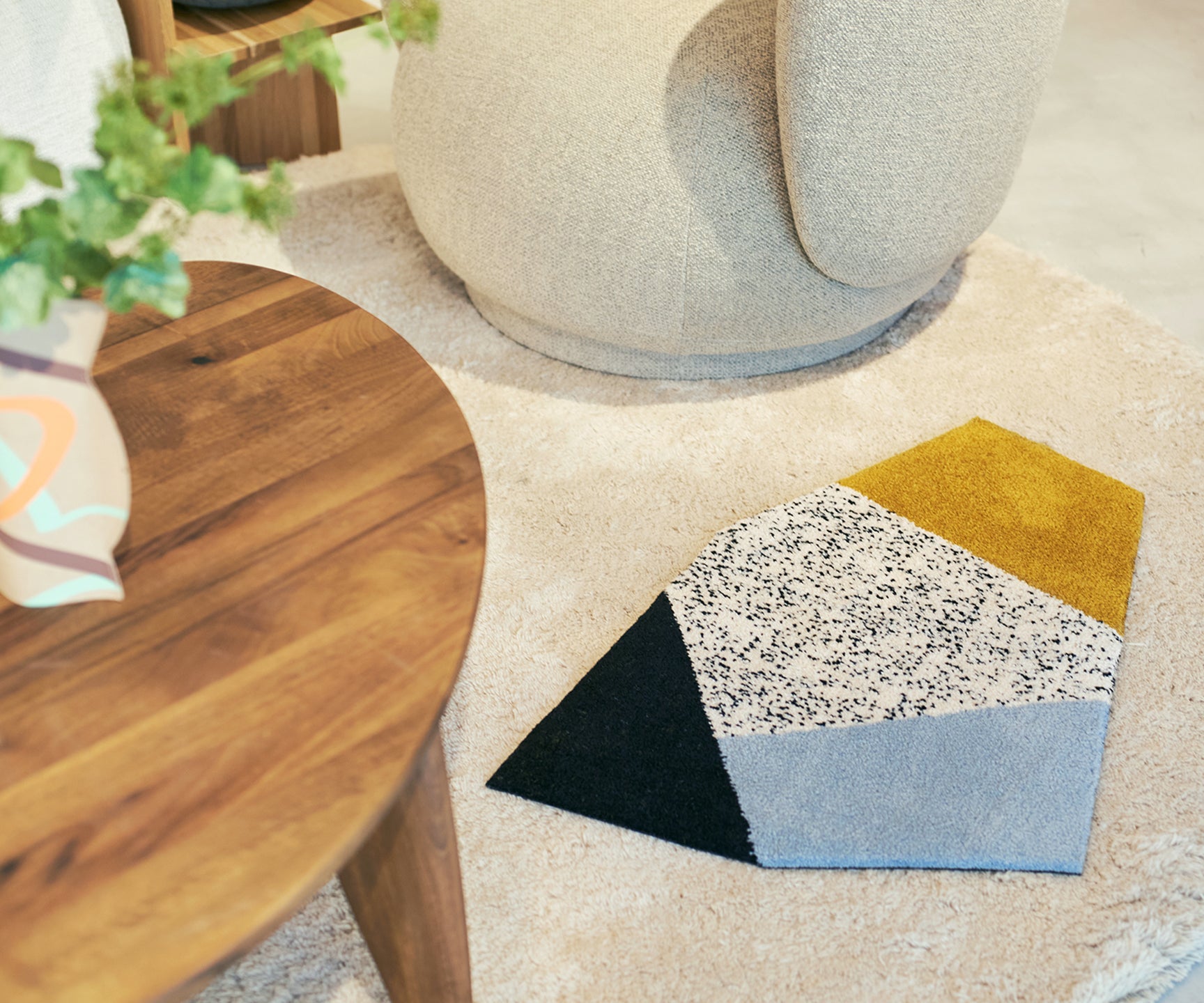 DOT GEOMETRIC RUG