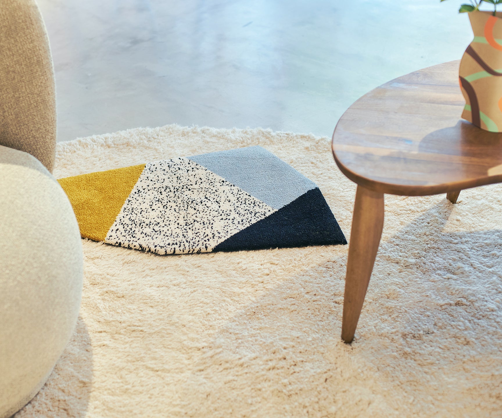 DOT GEOMETRIC RUG
