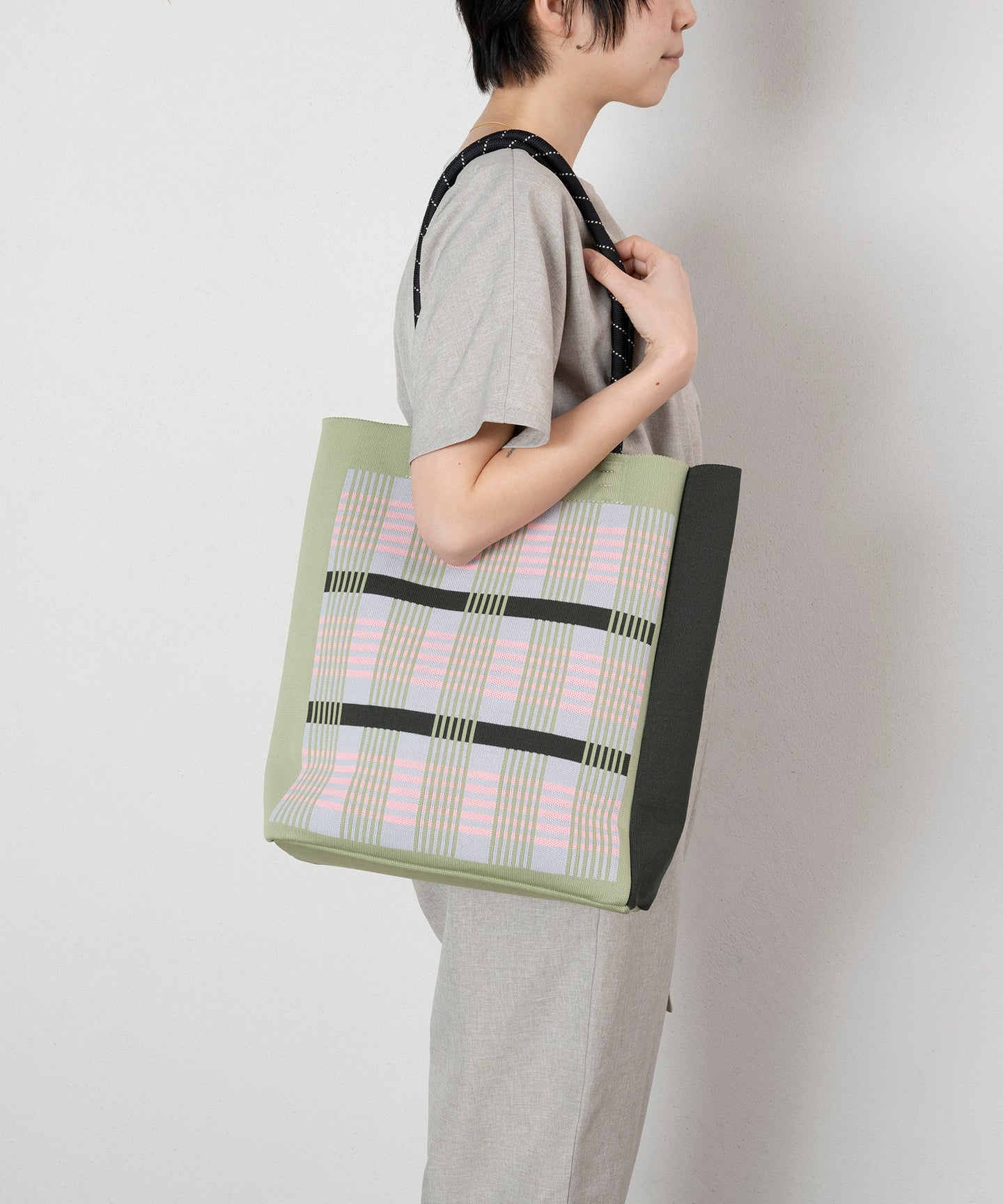 PLAID TOTE BAG