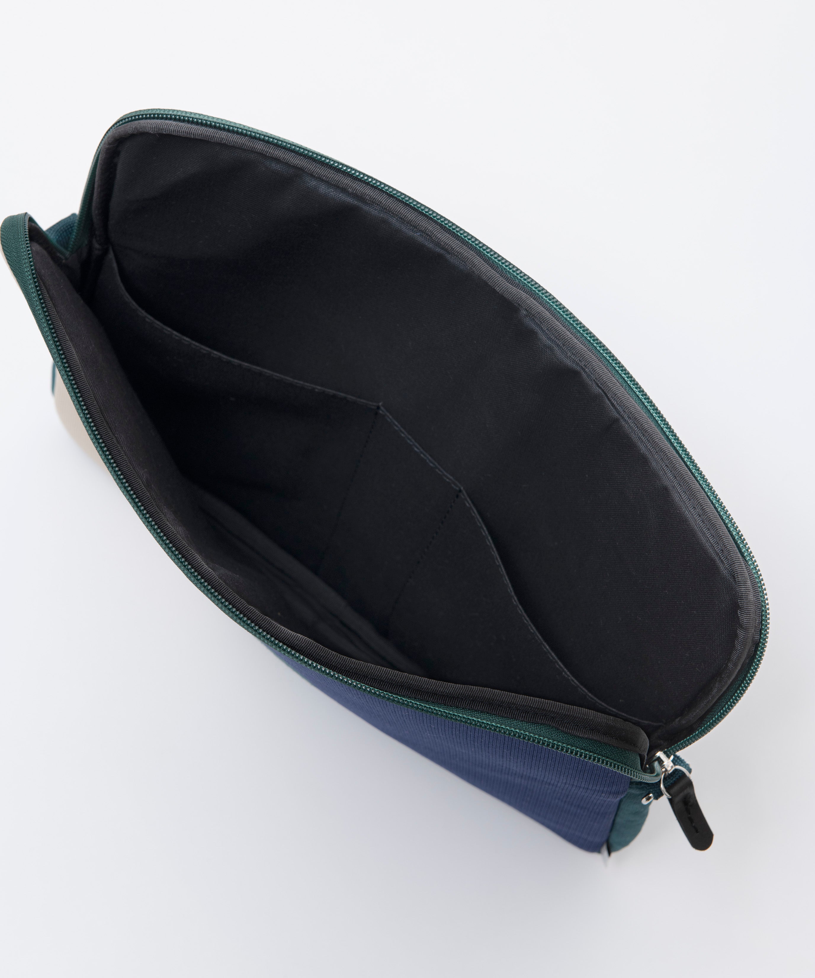 SEMI CIRCLE KNIT PC CASE